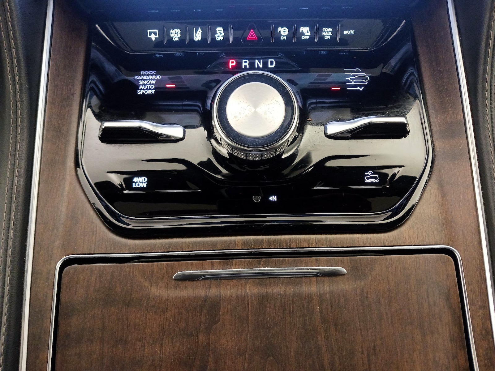 2023 Jeep Grand Wagoneer Series I - Photo 19