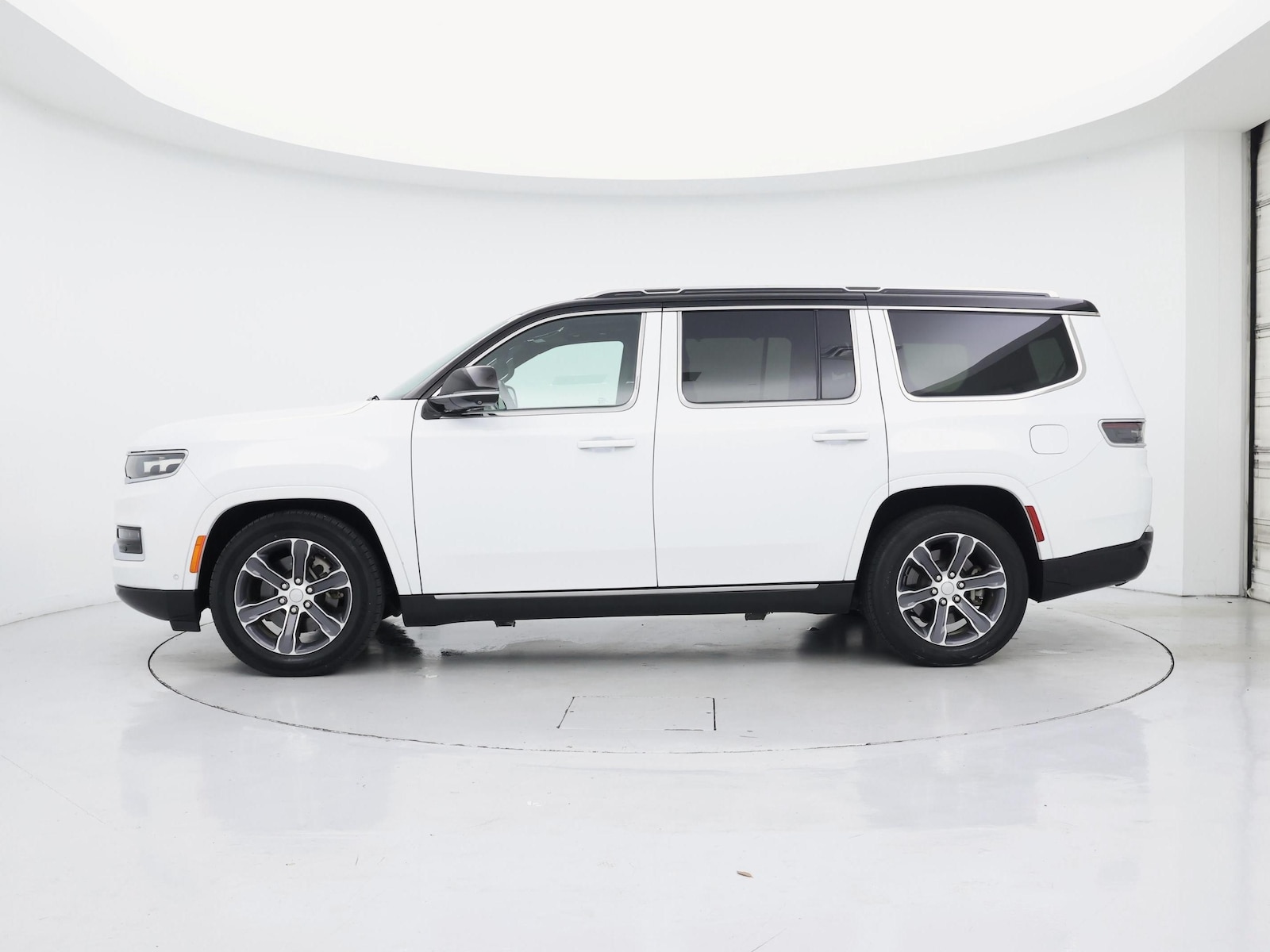 2023 Jeep Grand Wagoneer Series I - Photo 4