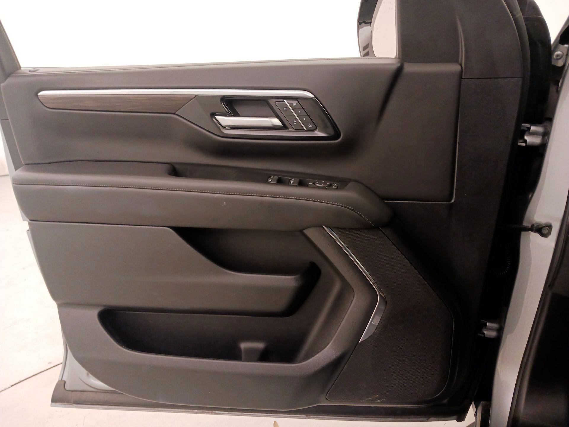 Thumbnail: 2025 Chevrolet Tahoe - 12