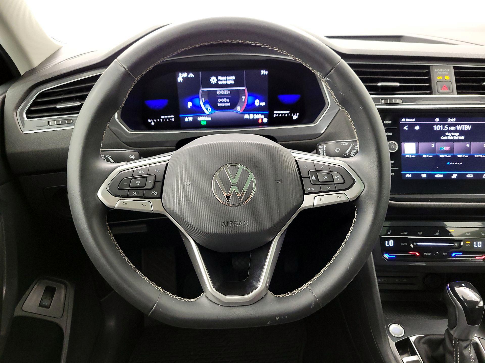 Thumbnail: 2022 Volkswagen Tiguan - 10