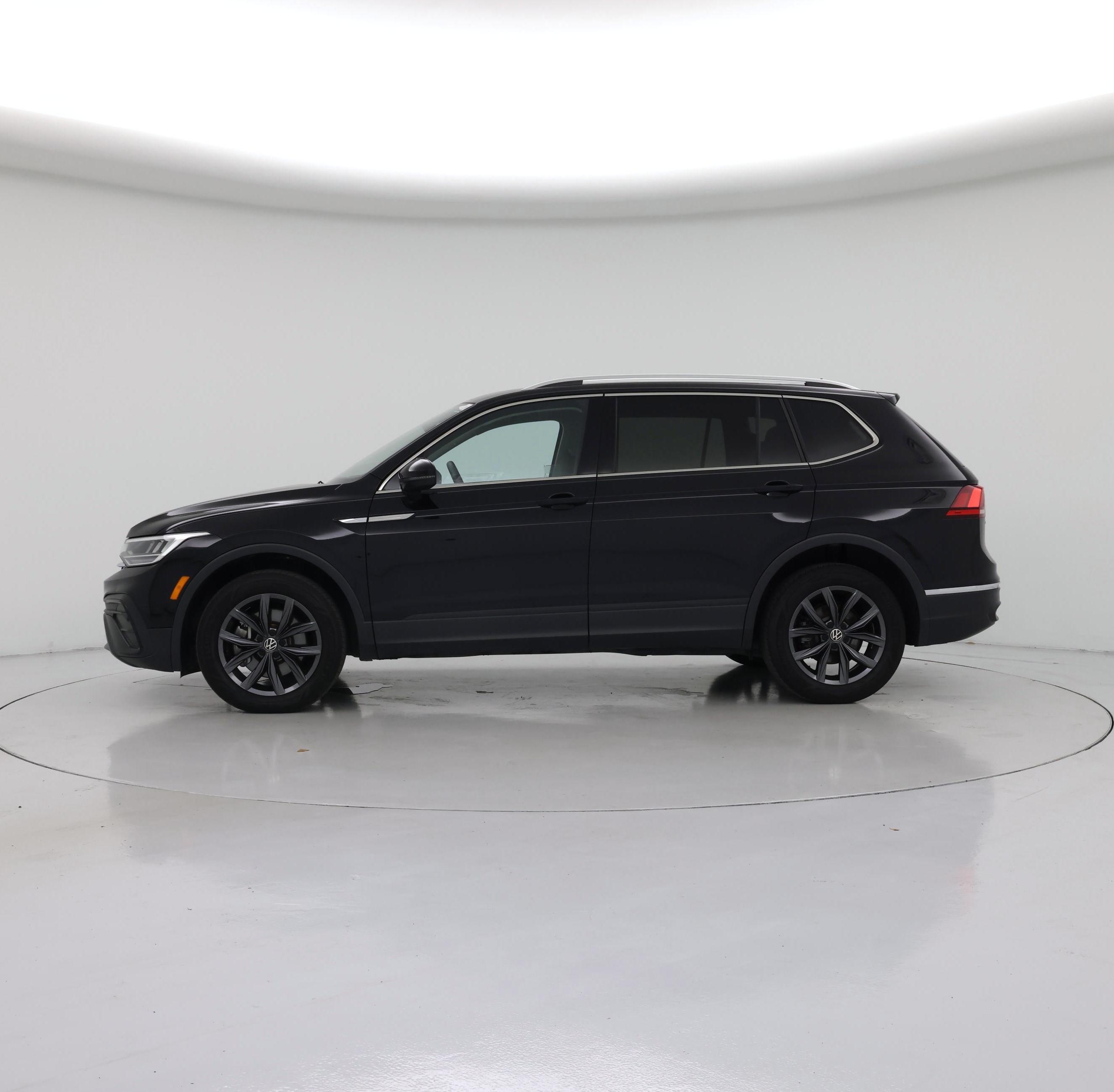 Thumbnail: 2022 Volkswagen Tiguan - 3