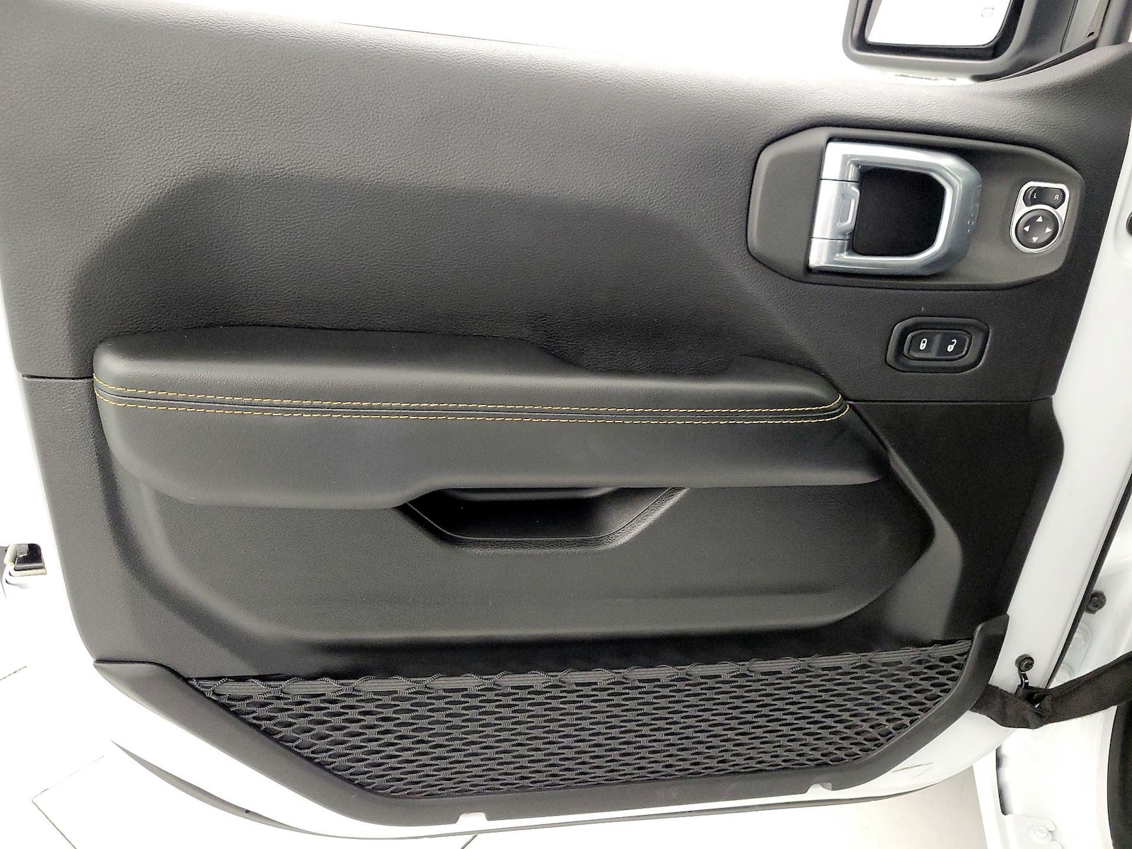 2025 Jeep Wrangler 4-Door Sahara - Photo 13