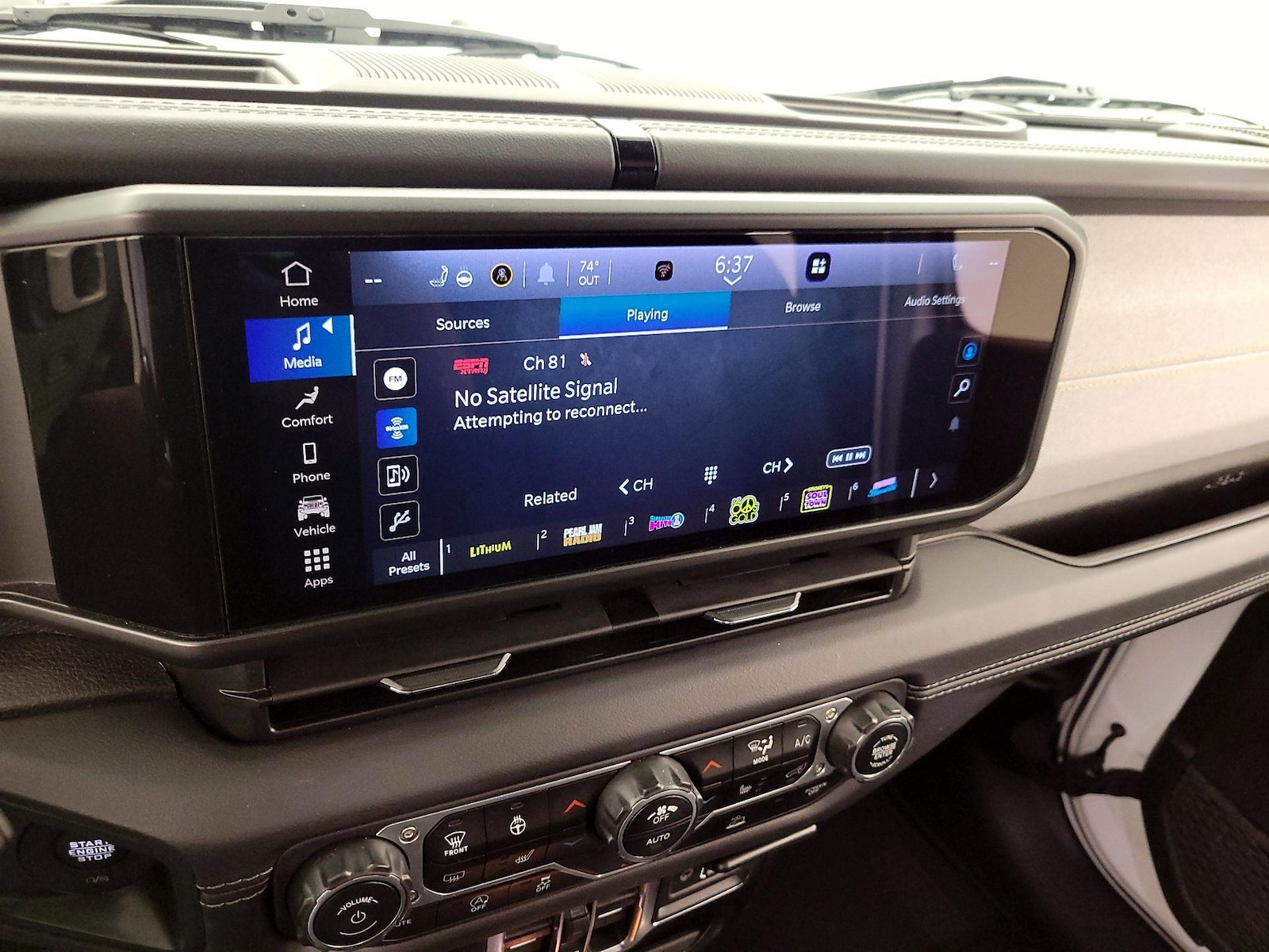 2025 Jeep Wrangler 4-Door Sahara - Photo 16