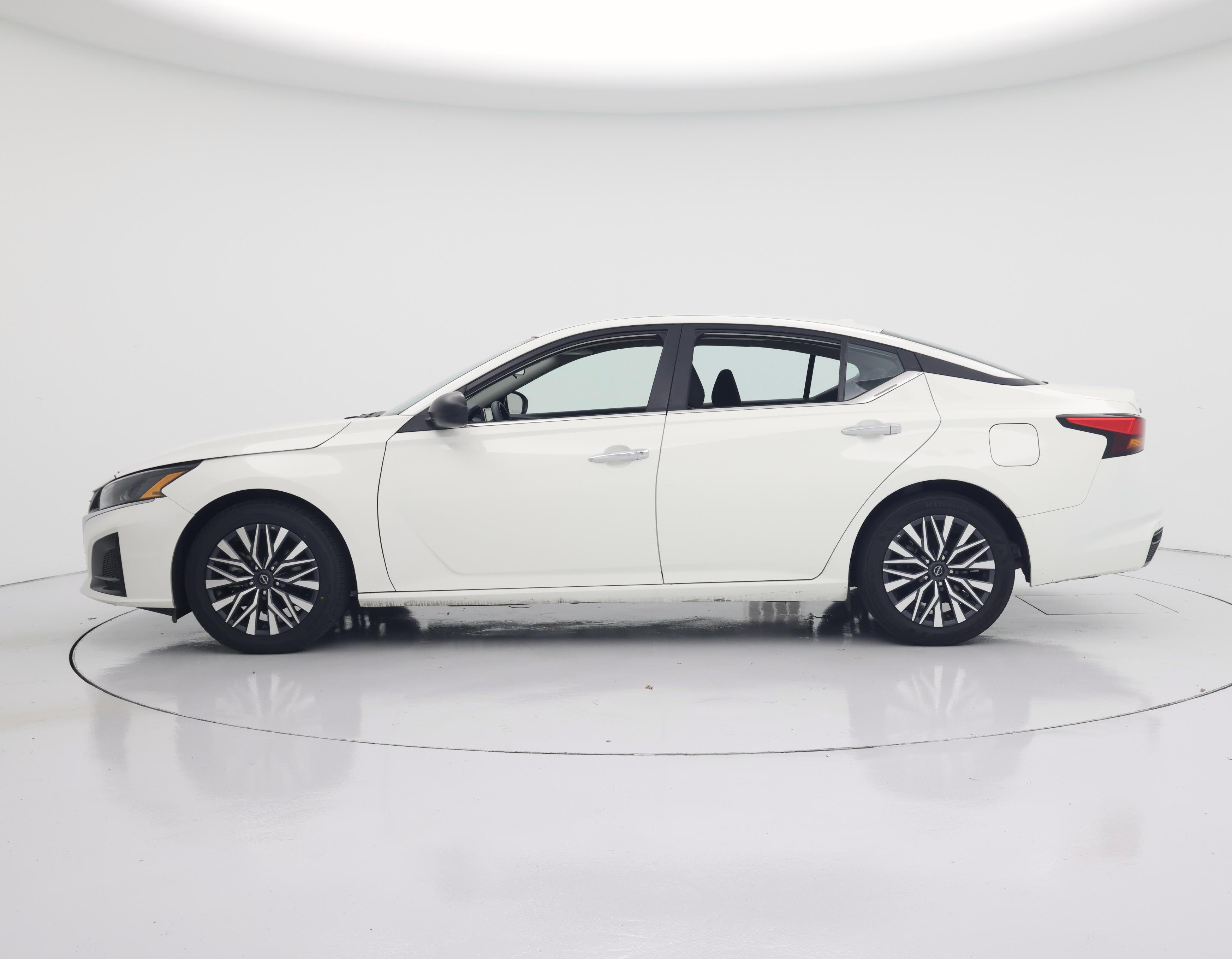Thumbnail: 2025 Nissan Altima - 3