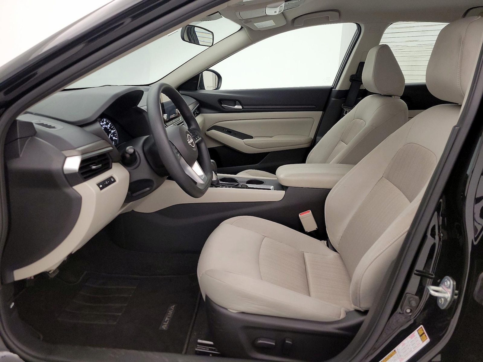 2025 Nissan Altima SV - Photo 12