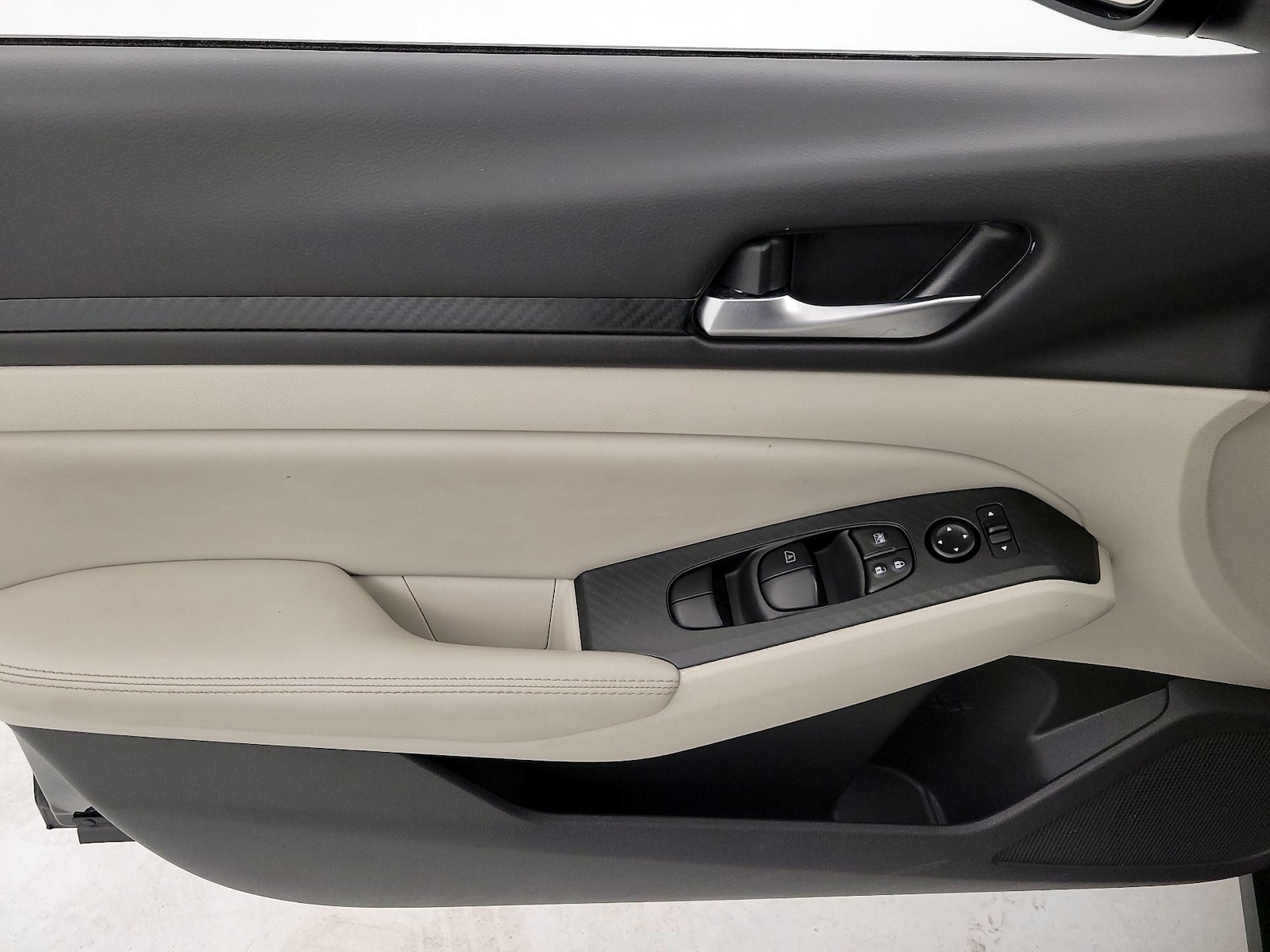 2025 Nissan Altima SV - Photo 13