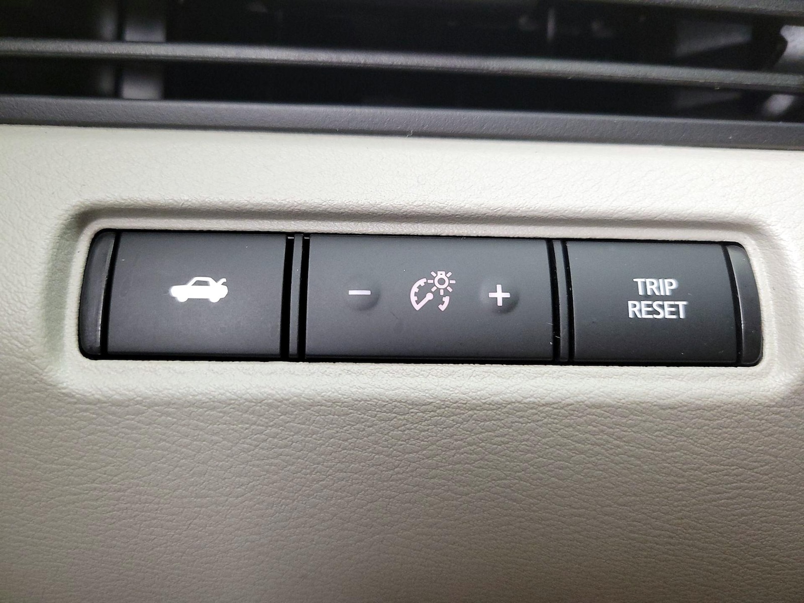 2025 Nissan Altima SV - Photo 14