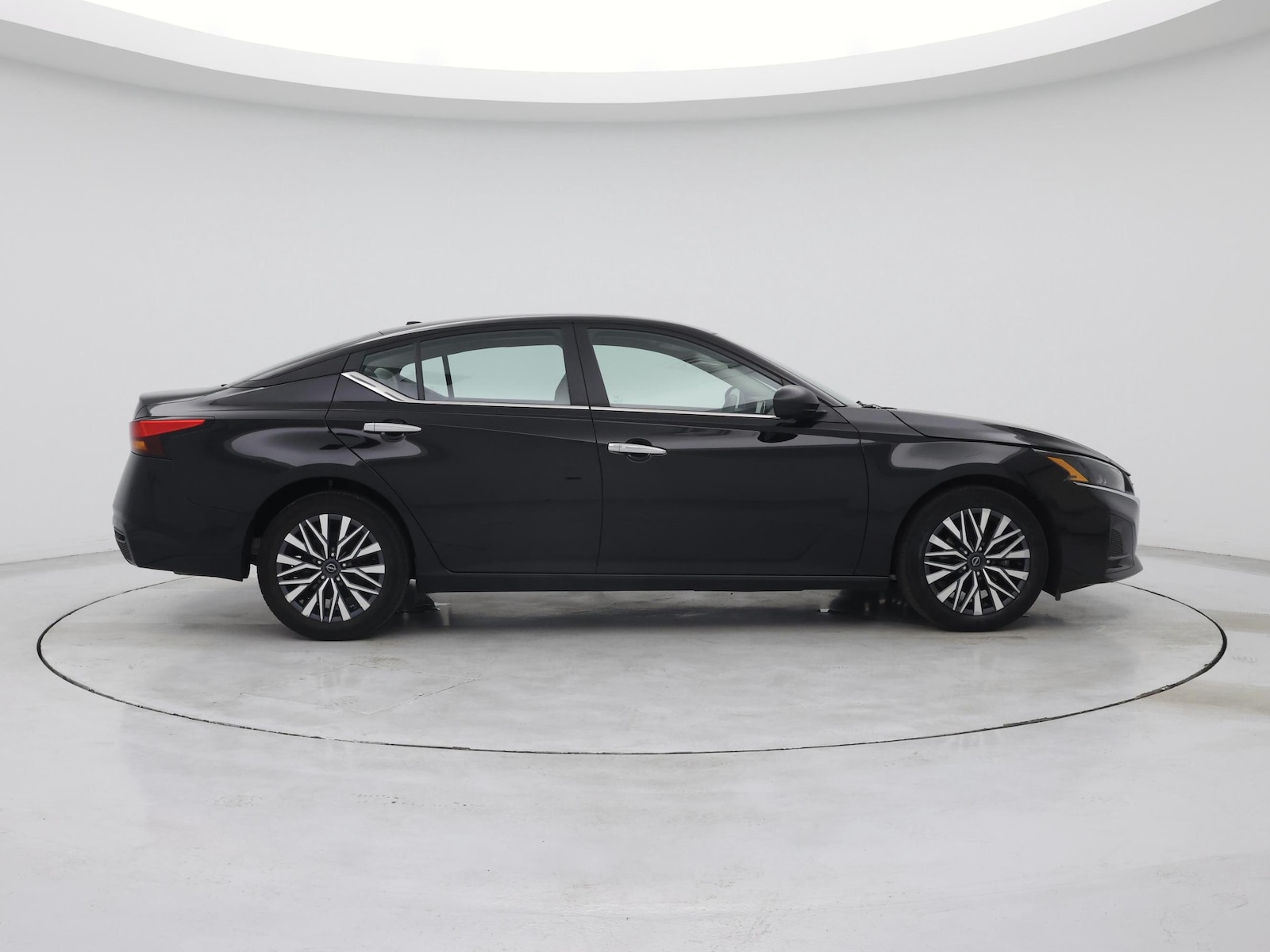 2025 Nissan Altima SV - Photo 8