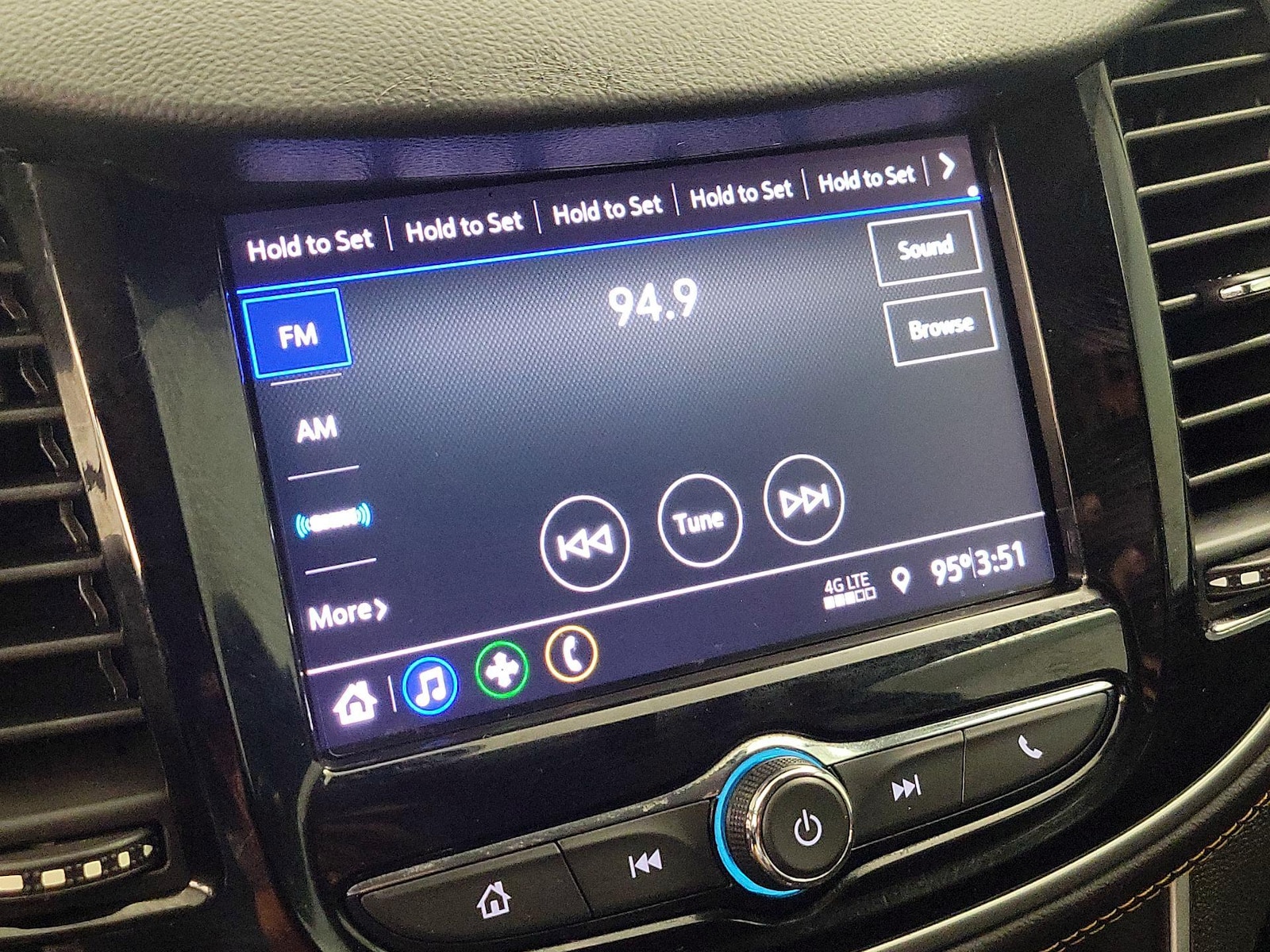 2021 Chevrolet Trax LS - Photo 16