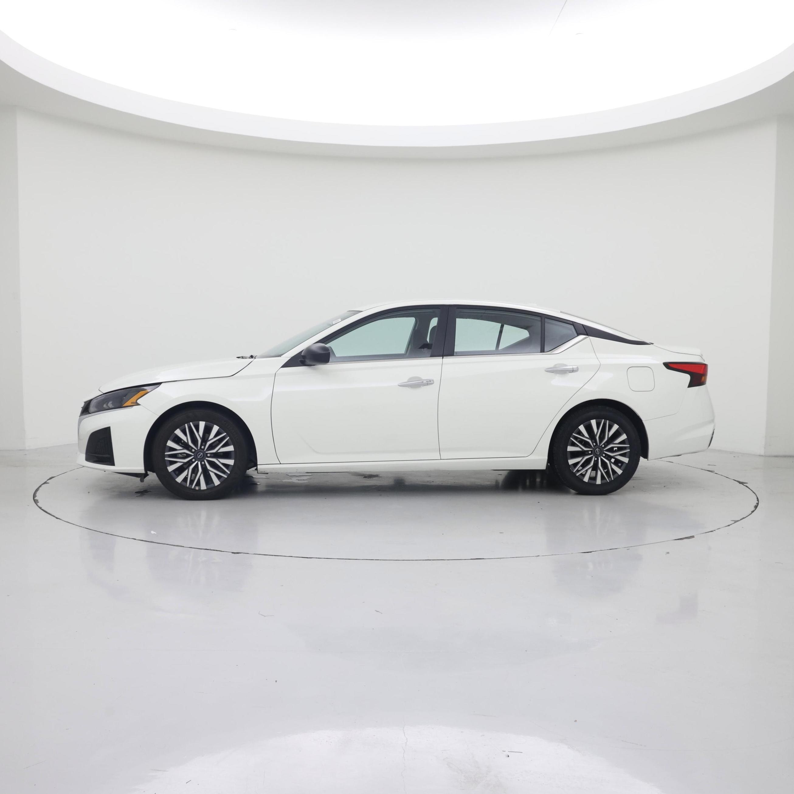 Thumbnail: 2025 Nissan Altima - 3