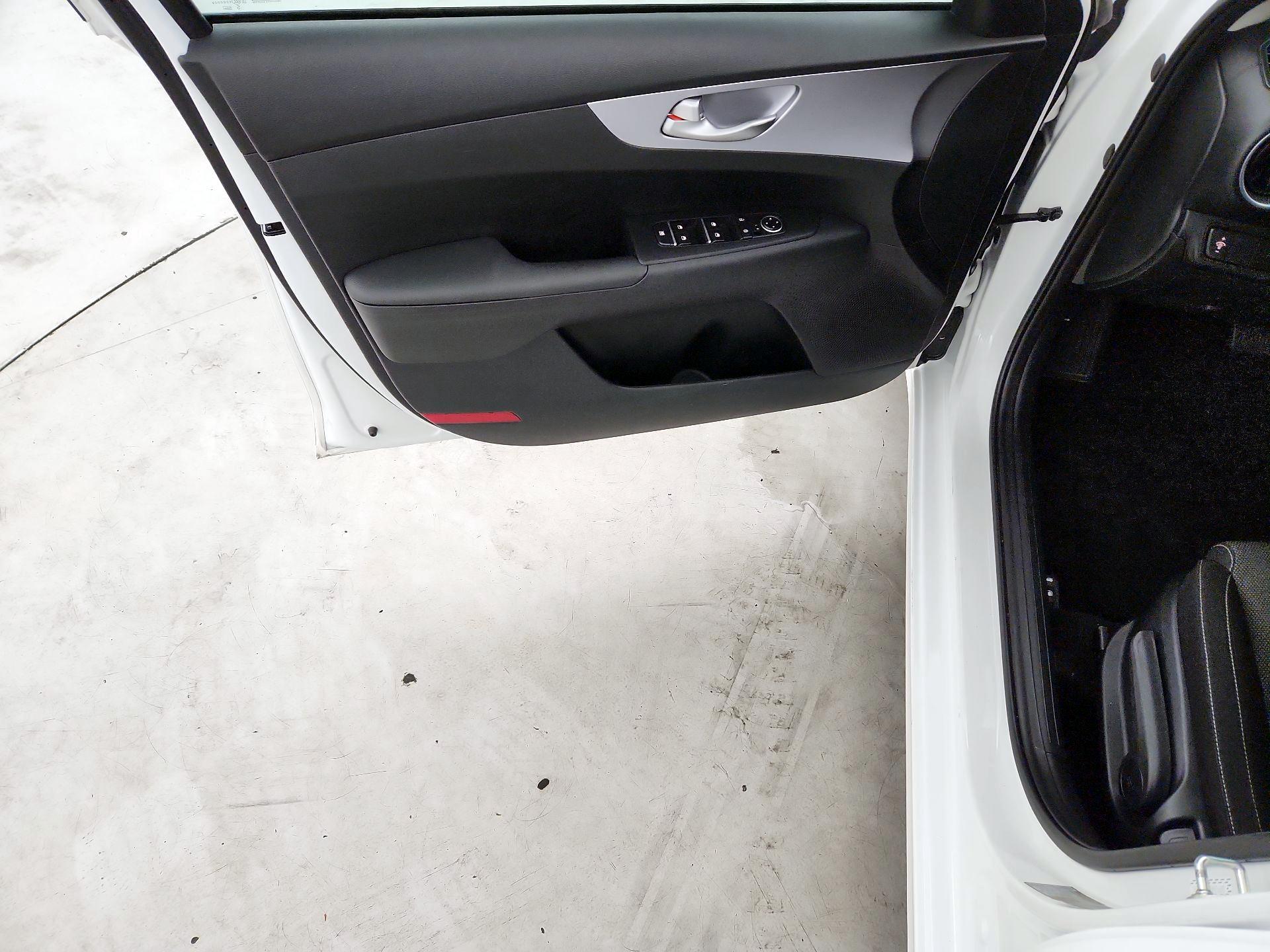 Thumbnail: 2024 Kia Forte - 10