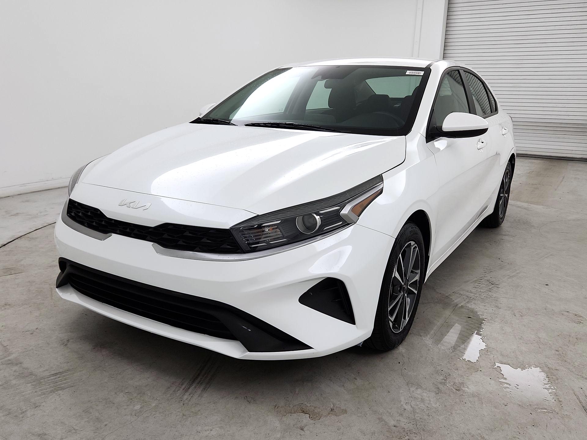 Thumbnail: 2024 Kia Forte - 3