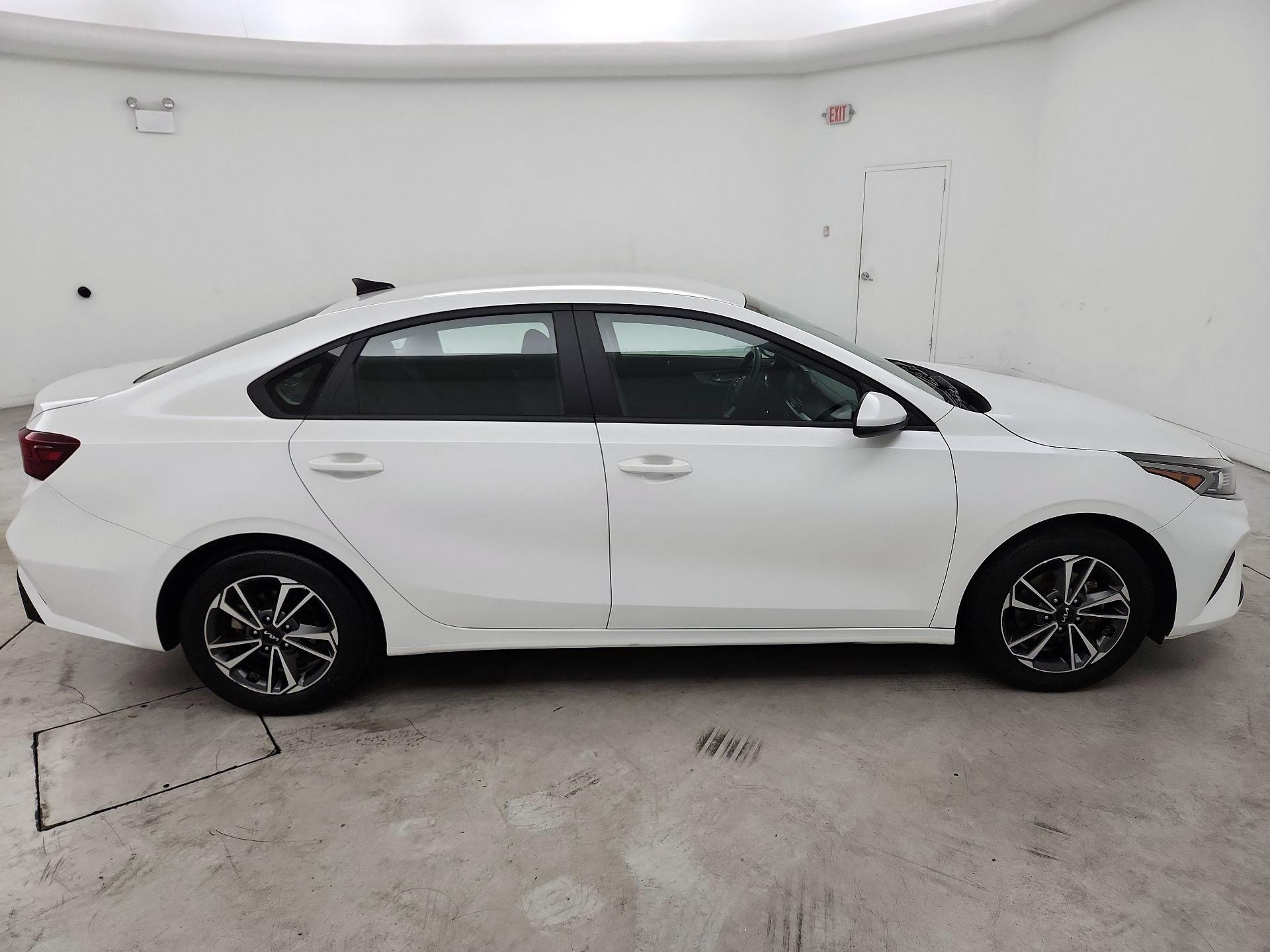 Thumbnail: 2024 Kia Forte - 4