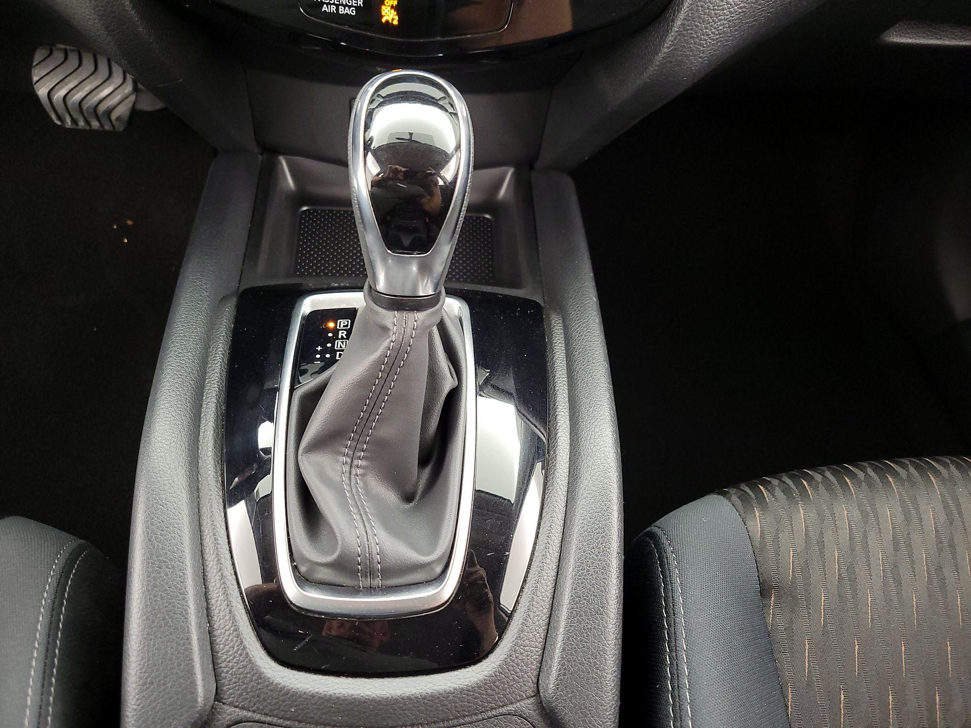 Thumbnail: 2017 Nissan Rogue - 17