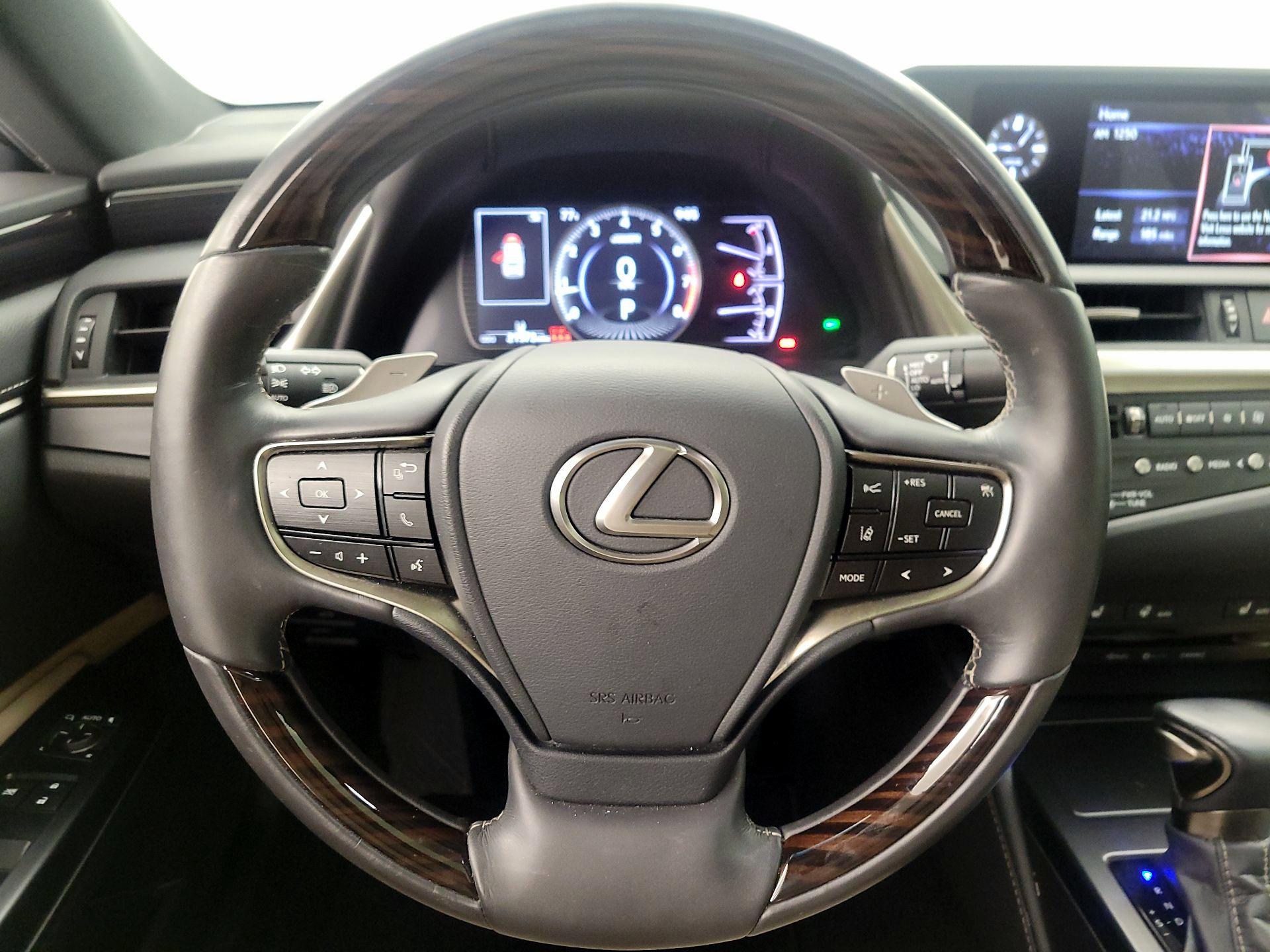 Thumbnail: 2020 Lexus ES - 10