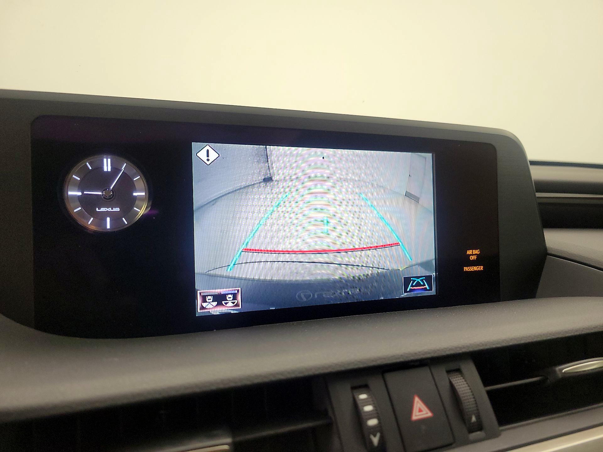Thumbnail: 2020 Lexus ES - 14