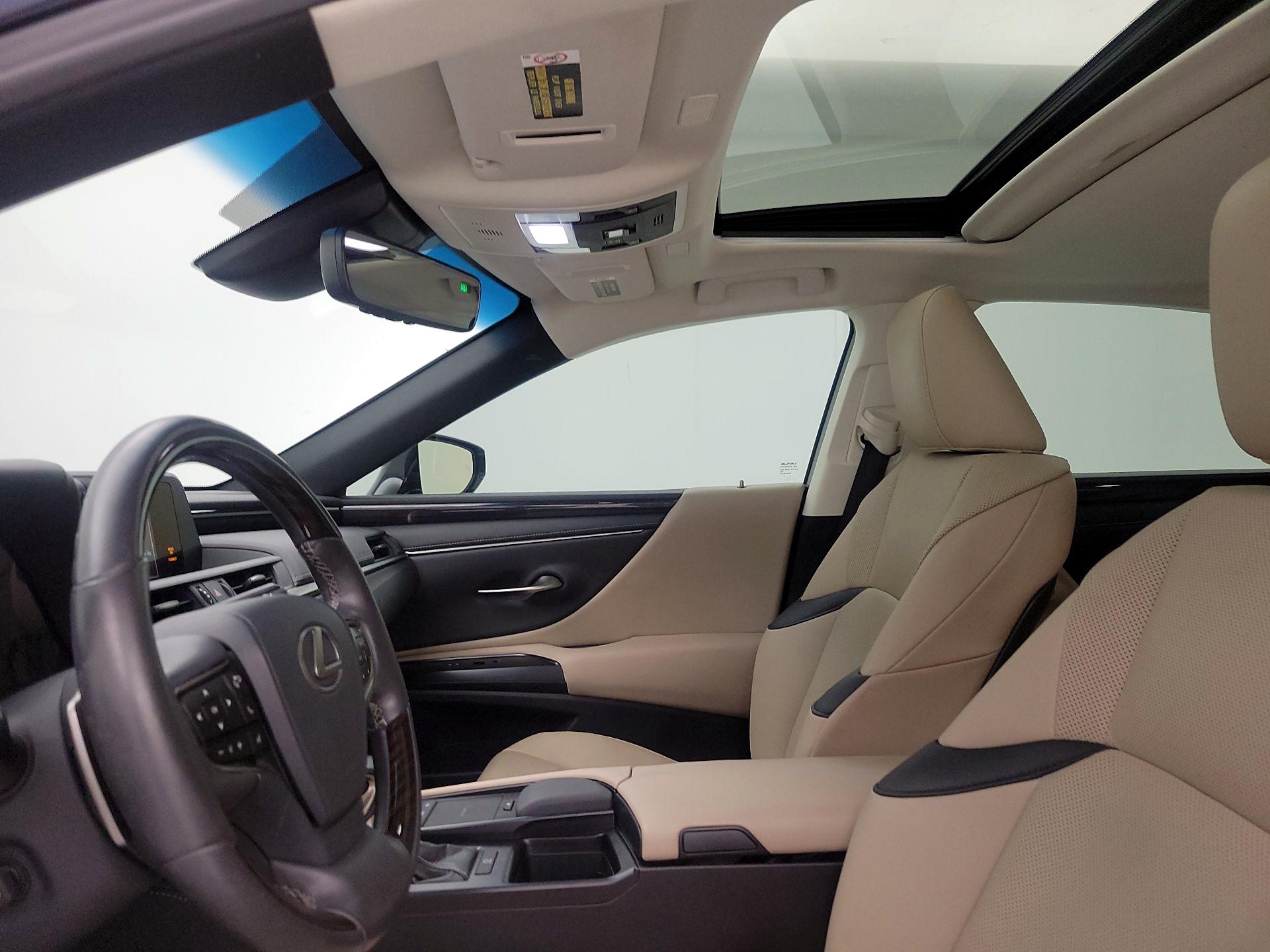 Thumbnail: 2020 Lexus ES - 19