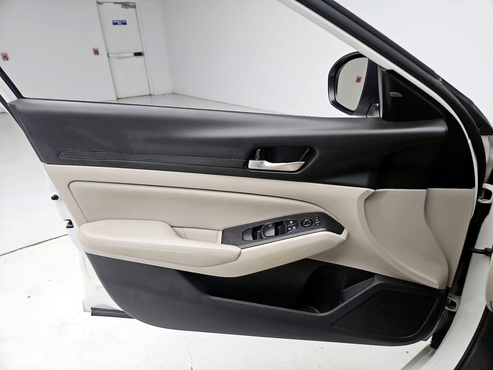 2025 Nissan Altima SV - Photo 13