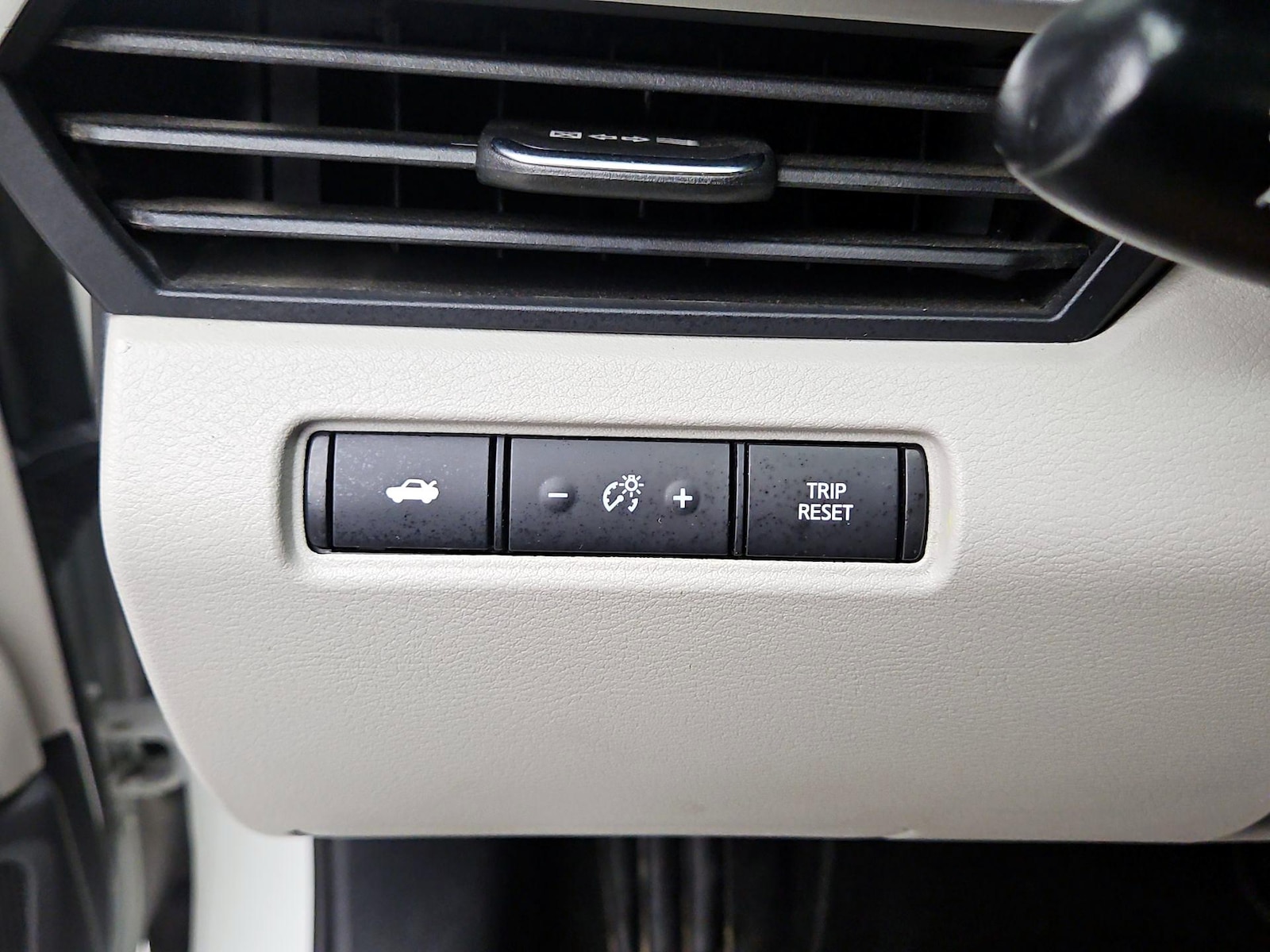 2025 Nissan Altima SV - Photo 14