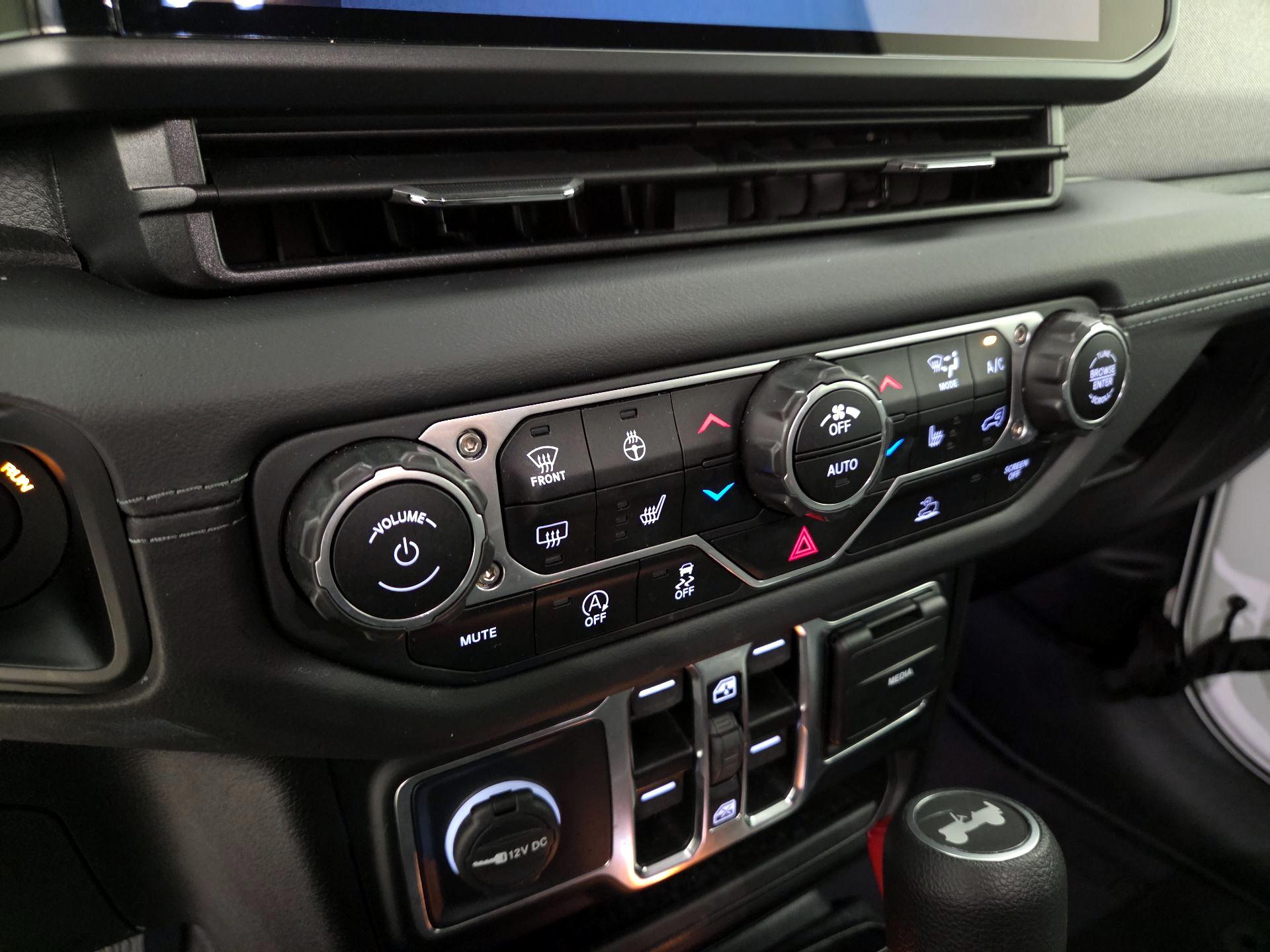 Thumbnail: 2025 Jeep Wrangler - 16