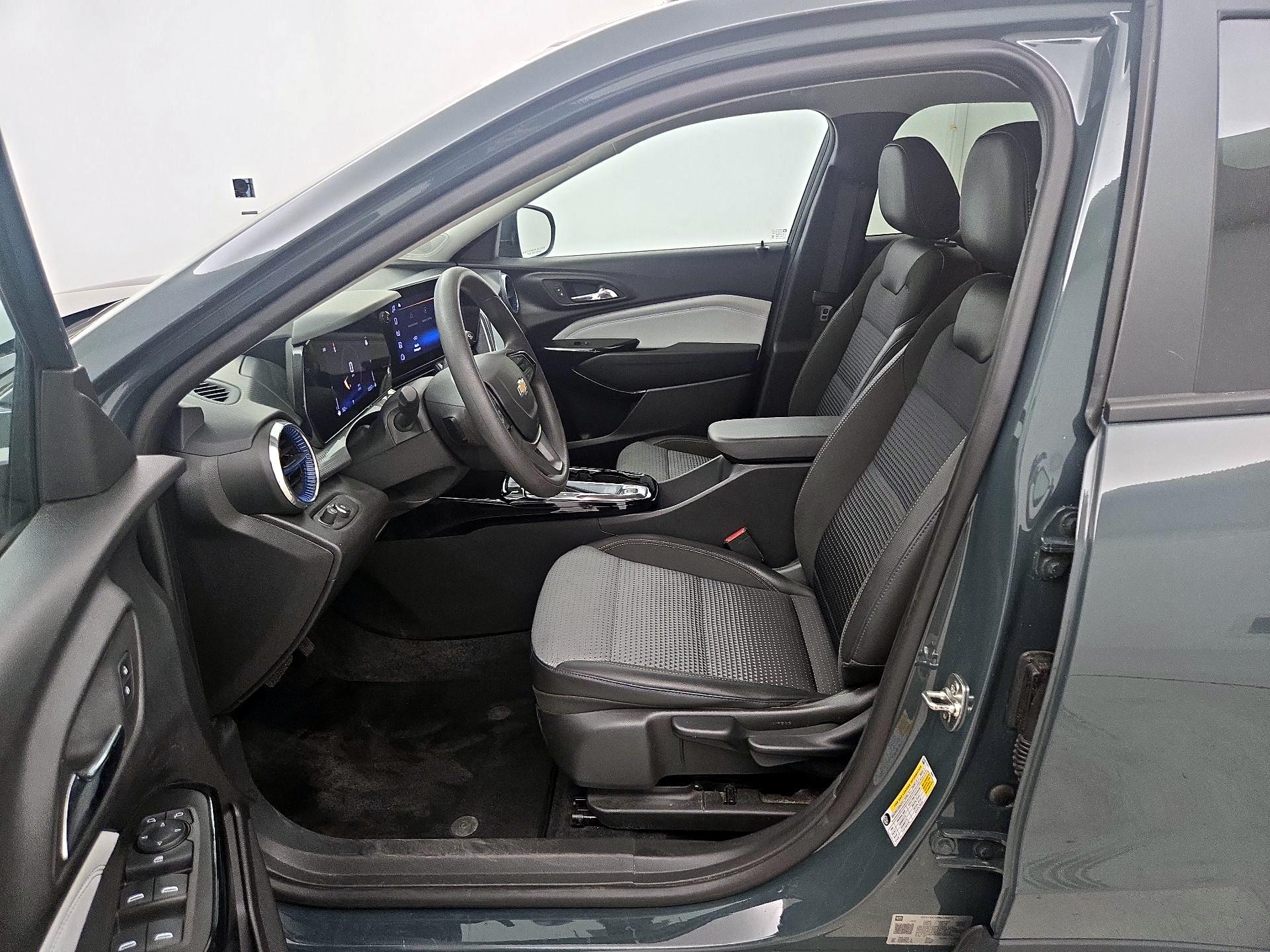Thumbnail: 2025 Chevrolet Trax - 11