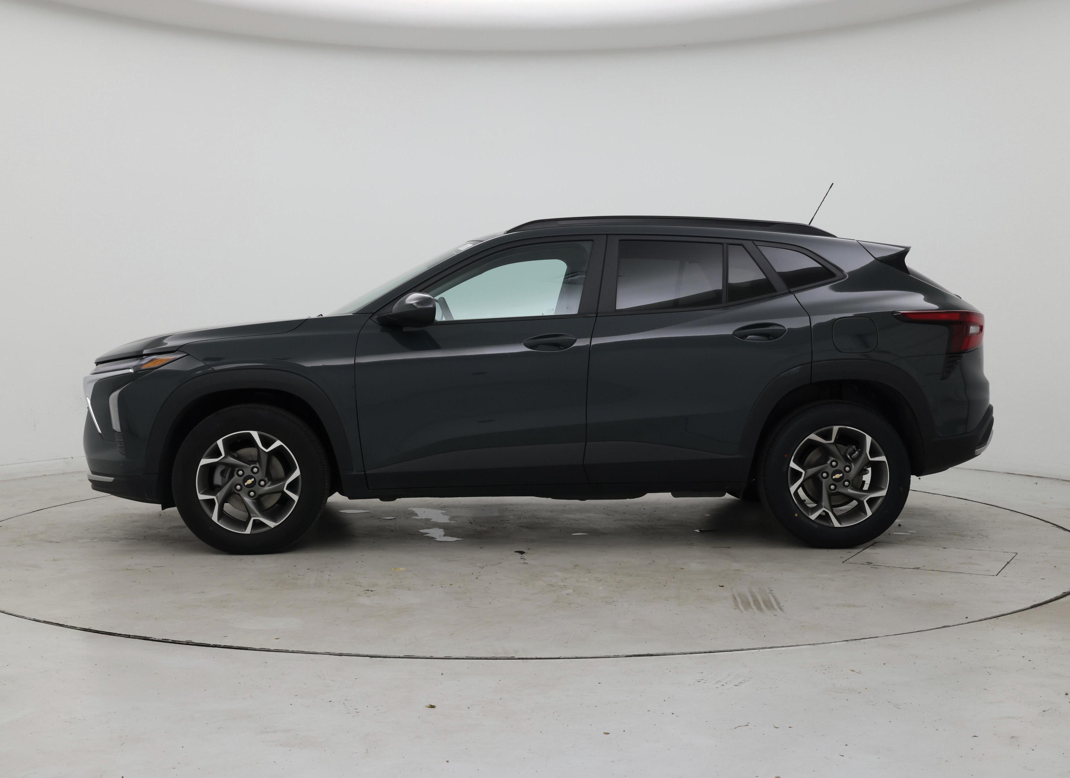 Thumbnail: 2025 Chevrolet Trax - 3