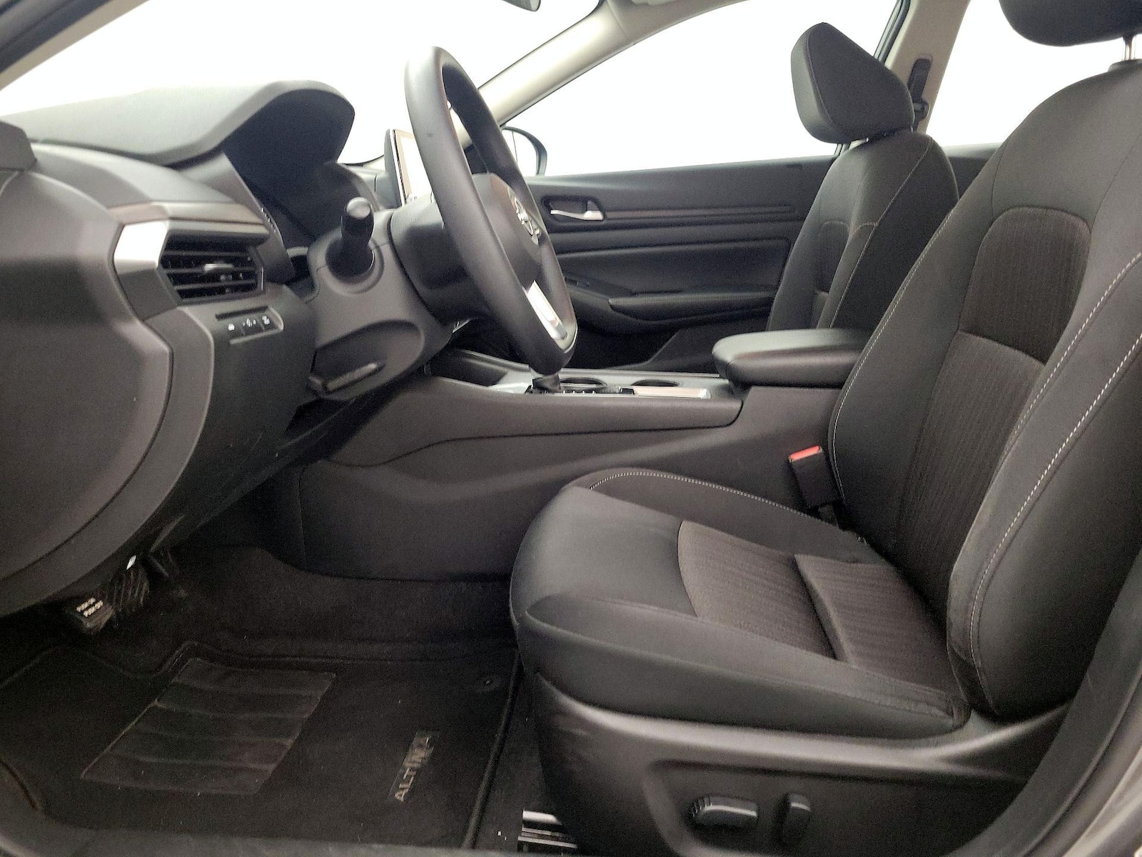2025 Nissan Altima SV - Photo 12