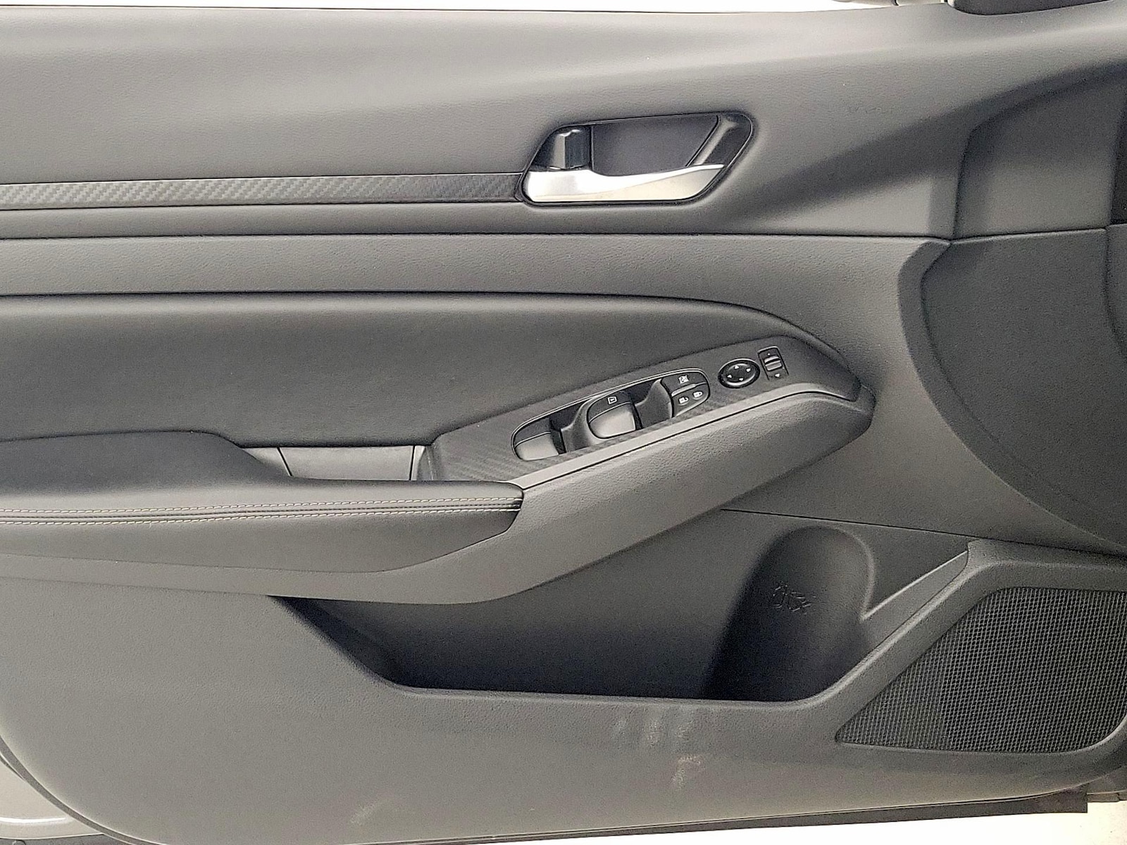 2025 Nissan Altima SV - Photo 13