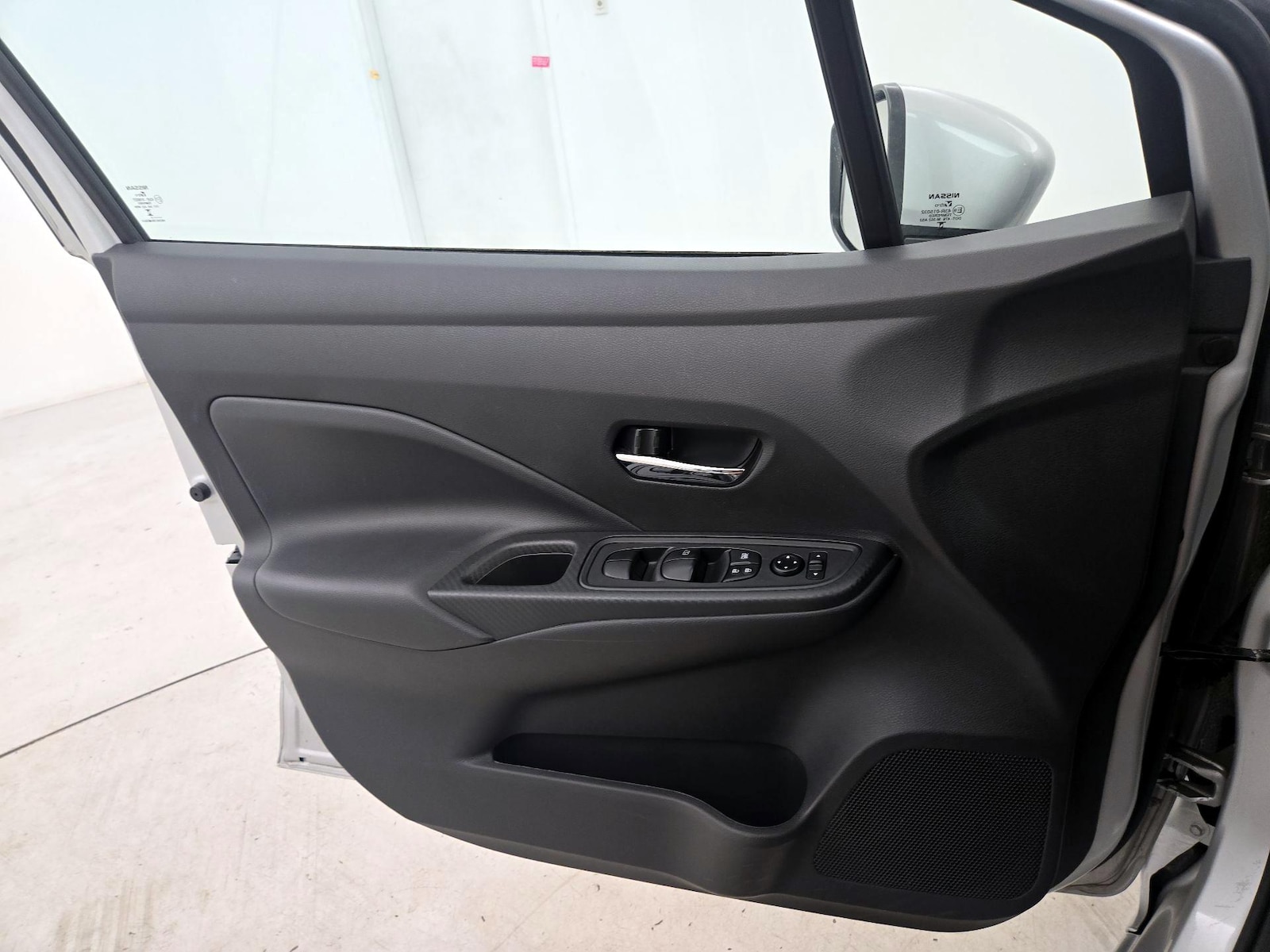 2025 Nissan Versa Sedan SV - Photo 13