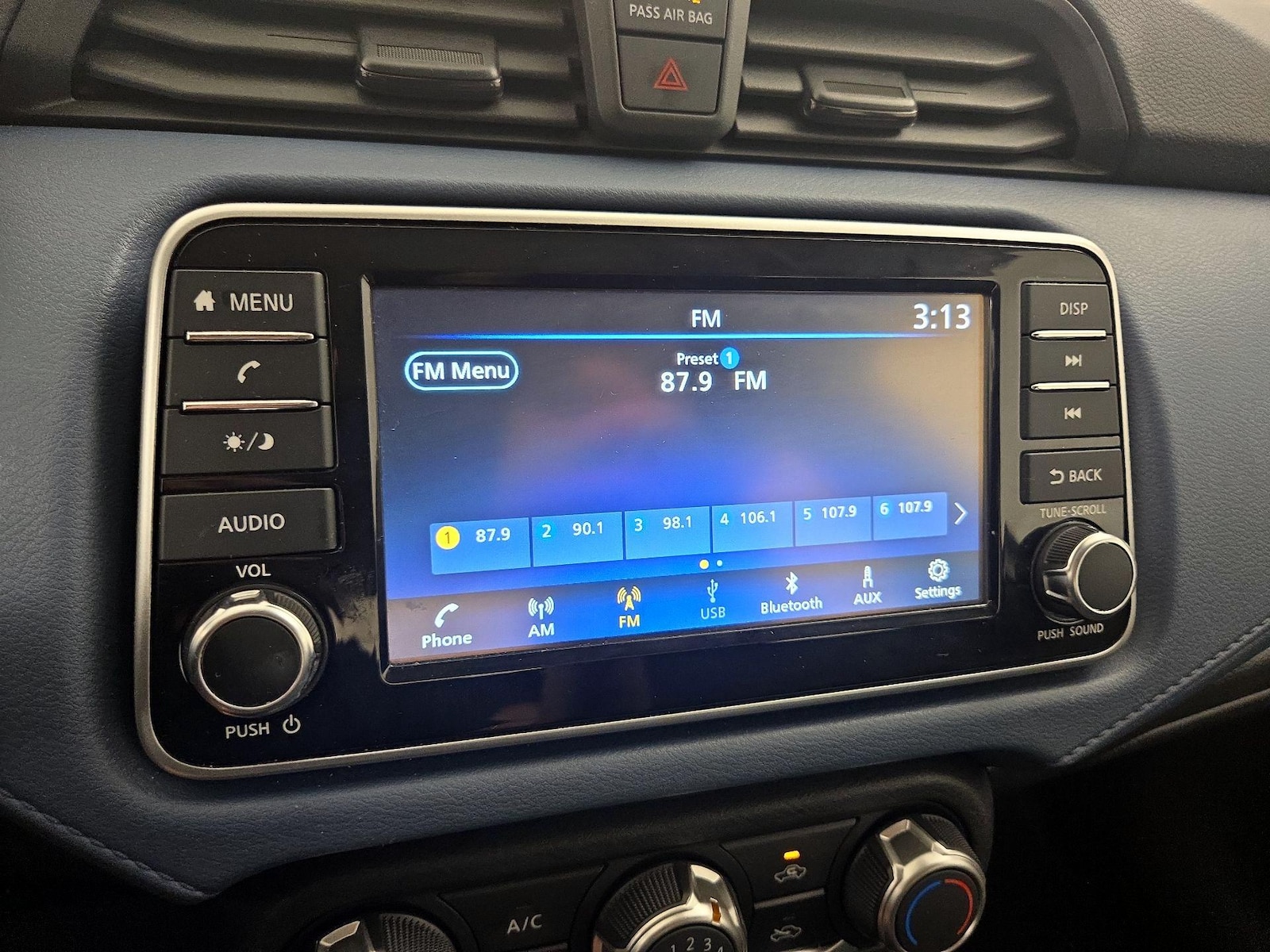 2025 Nissan Versa Sedan SV - Photo 15