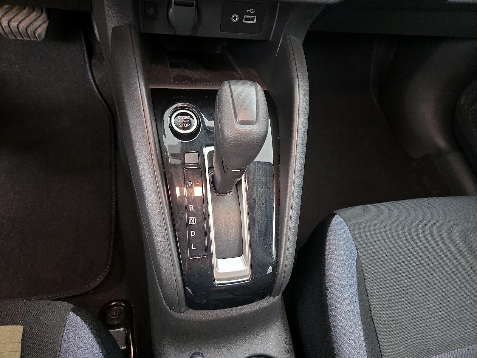 2025 Nissan Versa Sedan SV - Photo 17