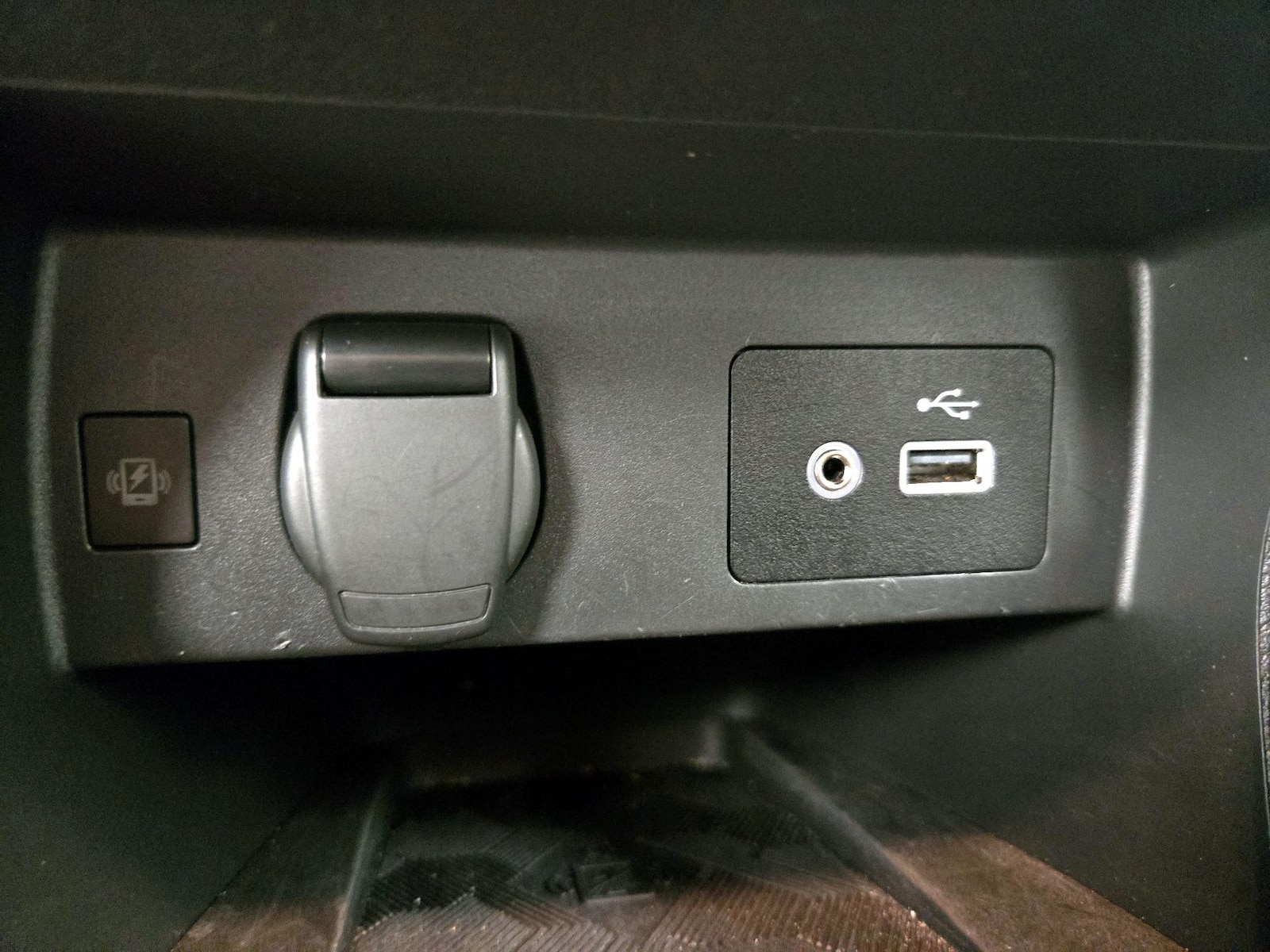 2025 Nissan Versa Sedan SV - Photo 18