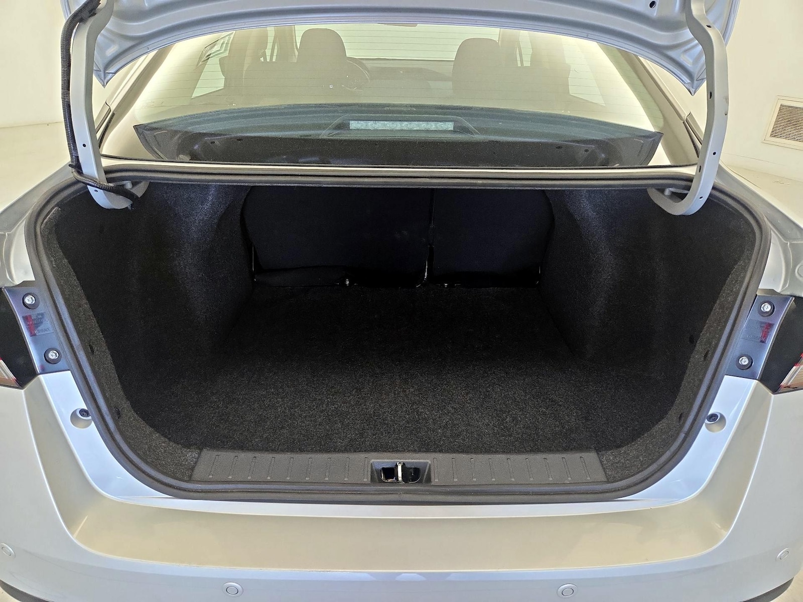 2025 Nissan Versa Sedan SV - Photo 20