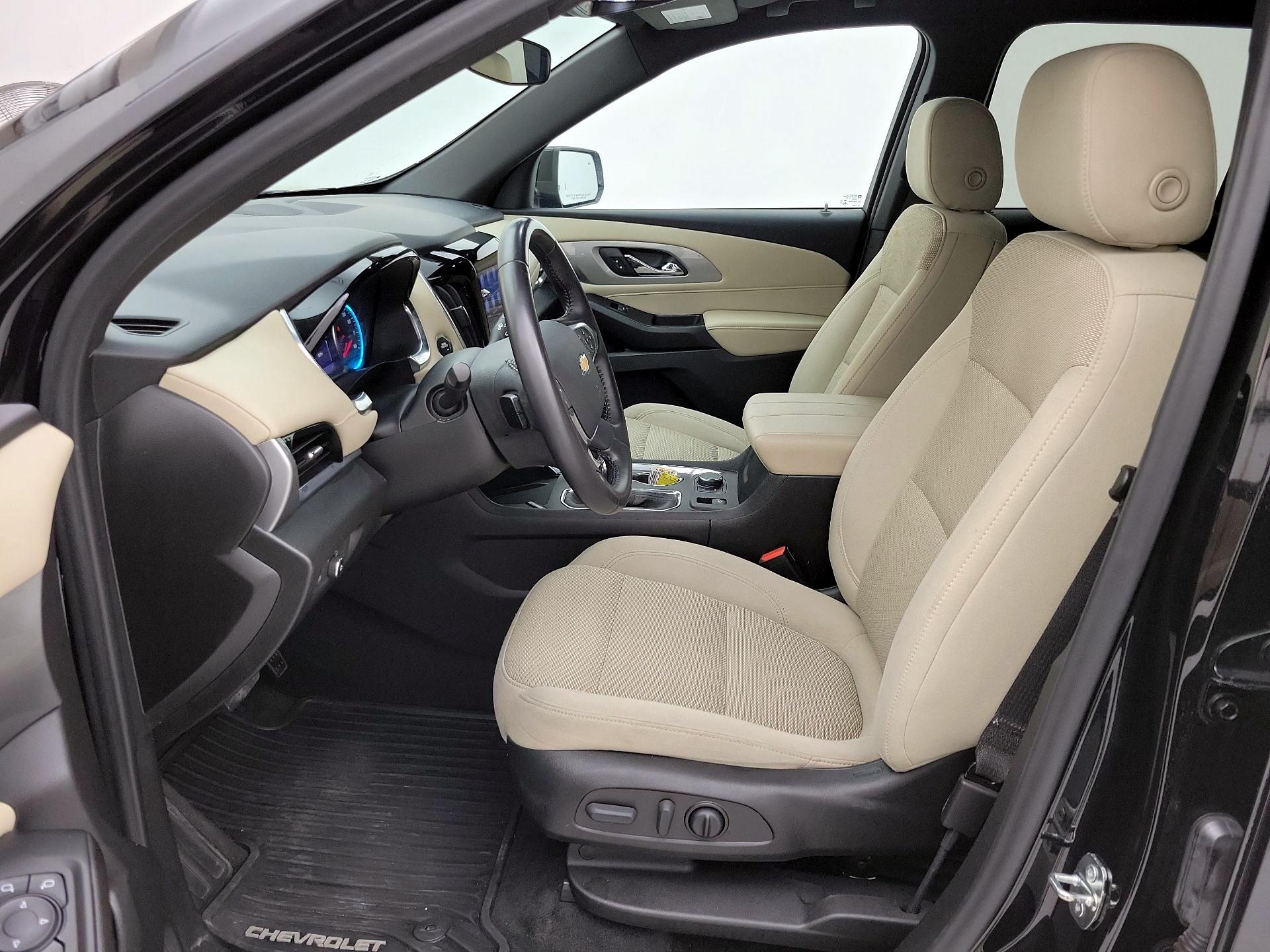 Thumbnail: 2022 Chevrolet Traverse - 11