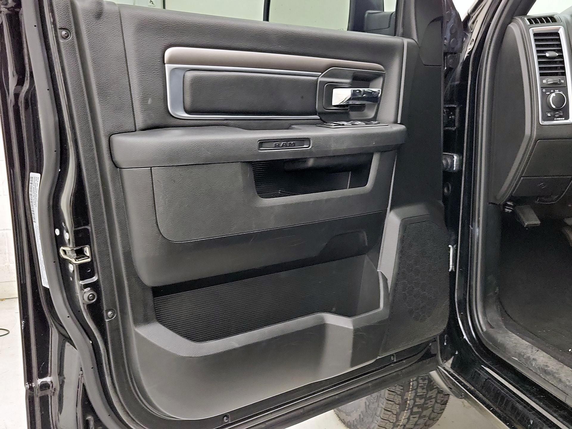 Thumbnail: 2024 RAM 1500 Classic - 12