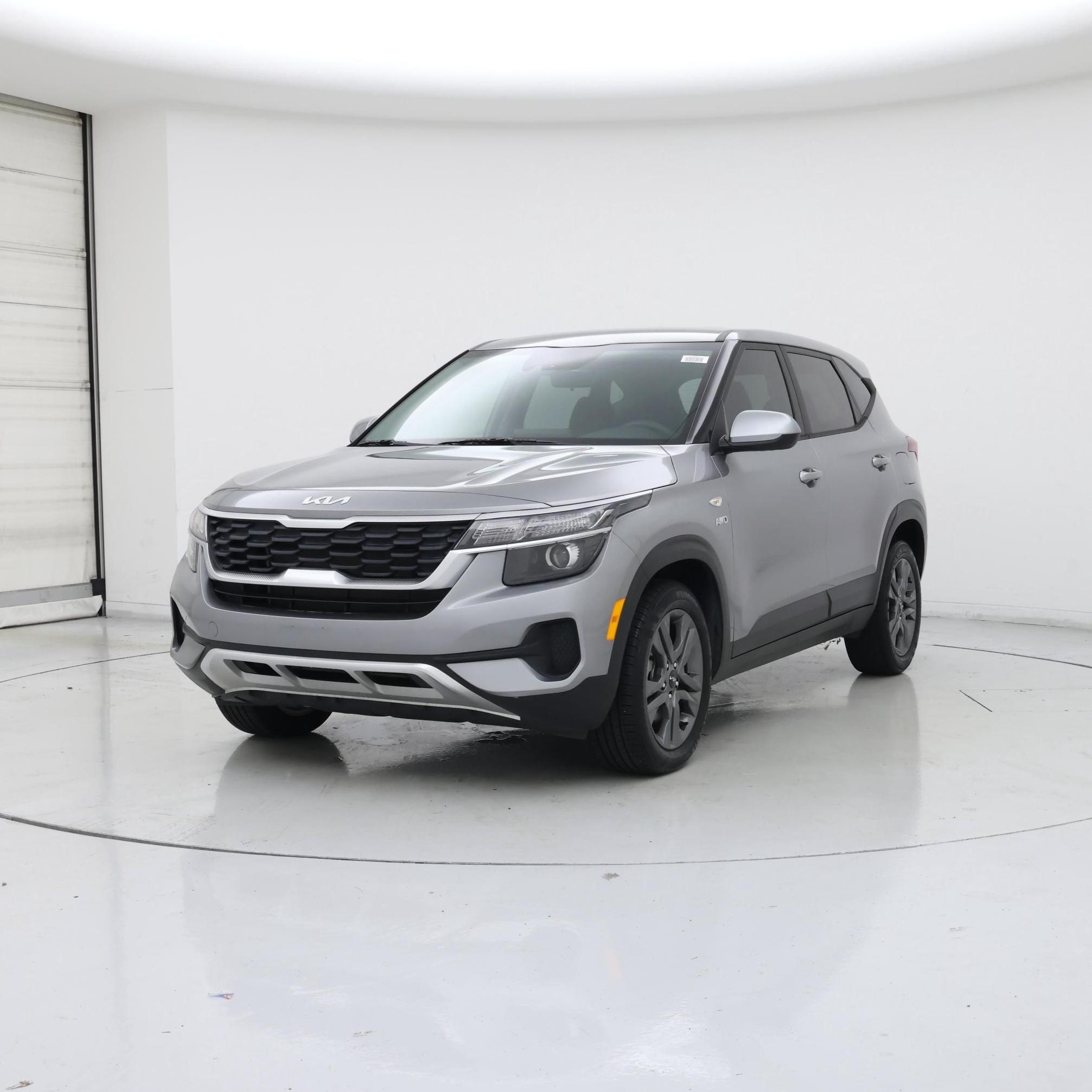 Thumbnail: 2023 Kia Seltos - 4