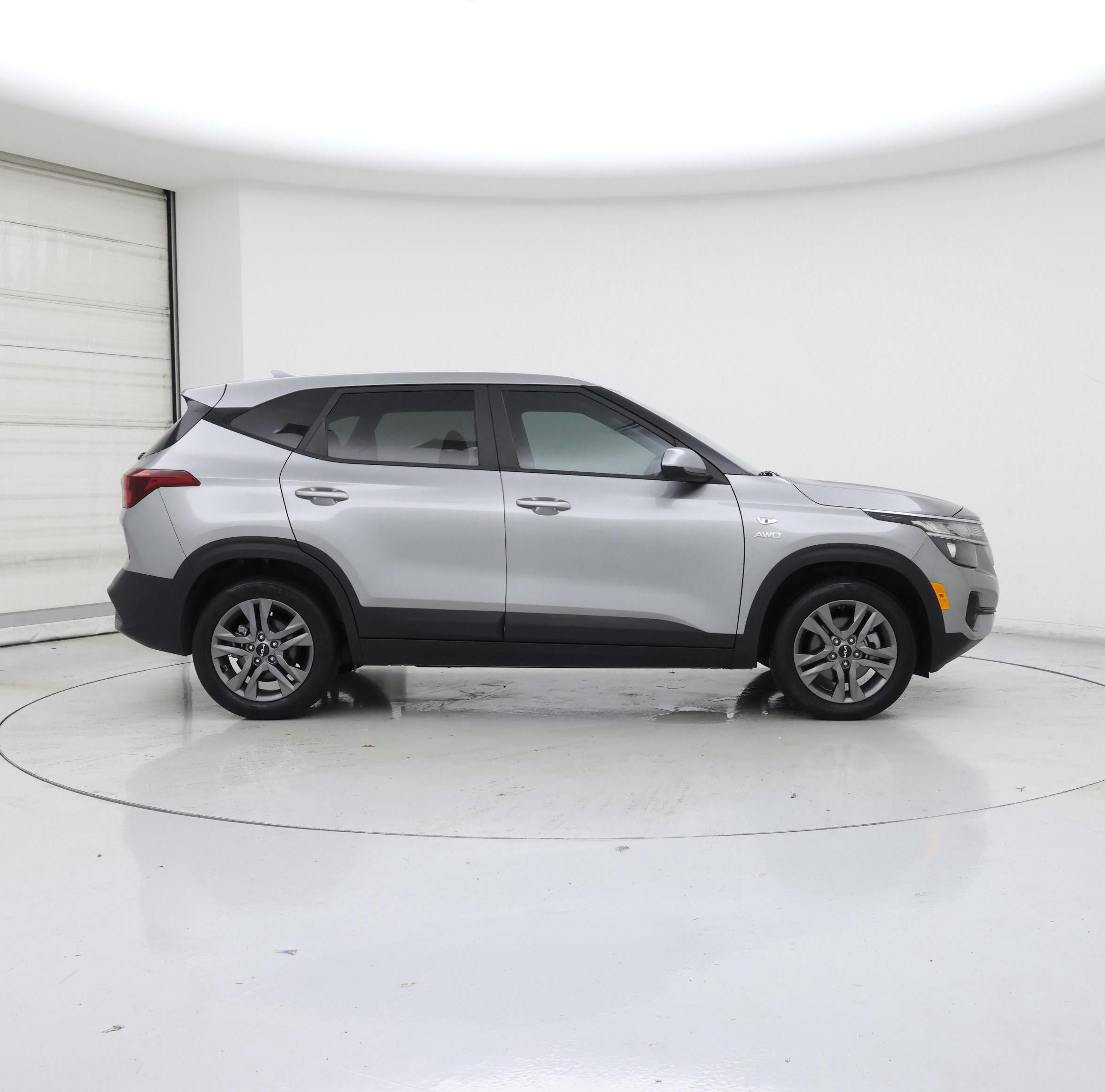 Thumbnail: 2023 Kia Seltos - 7