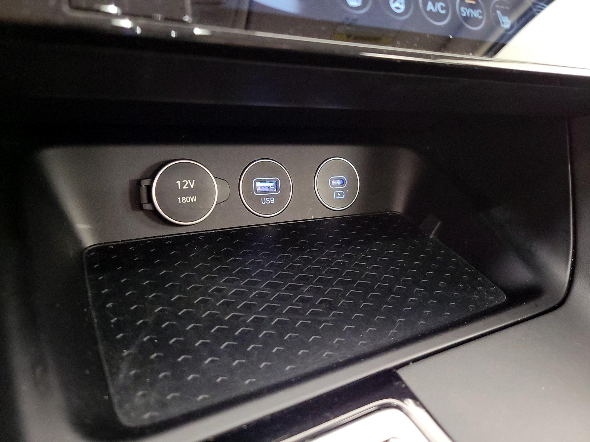 Thumbnail: 2025 Genesis G70 - 19