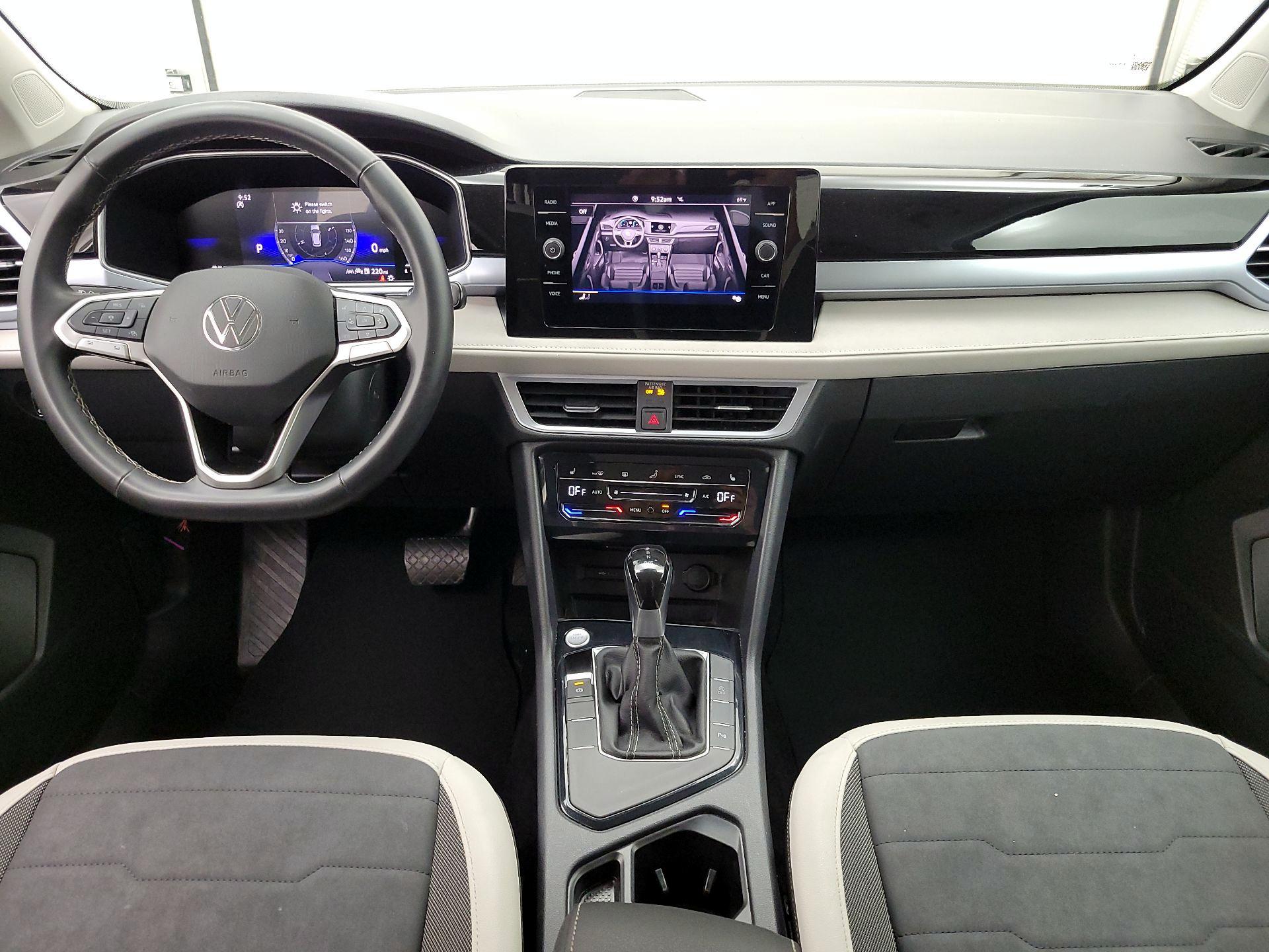 Thumbnail: 2025 Volkswagen Taos - 9