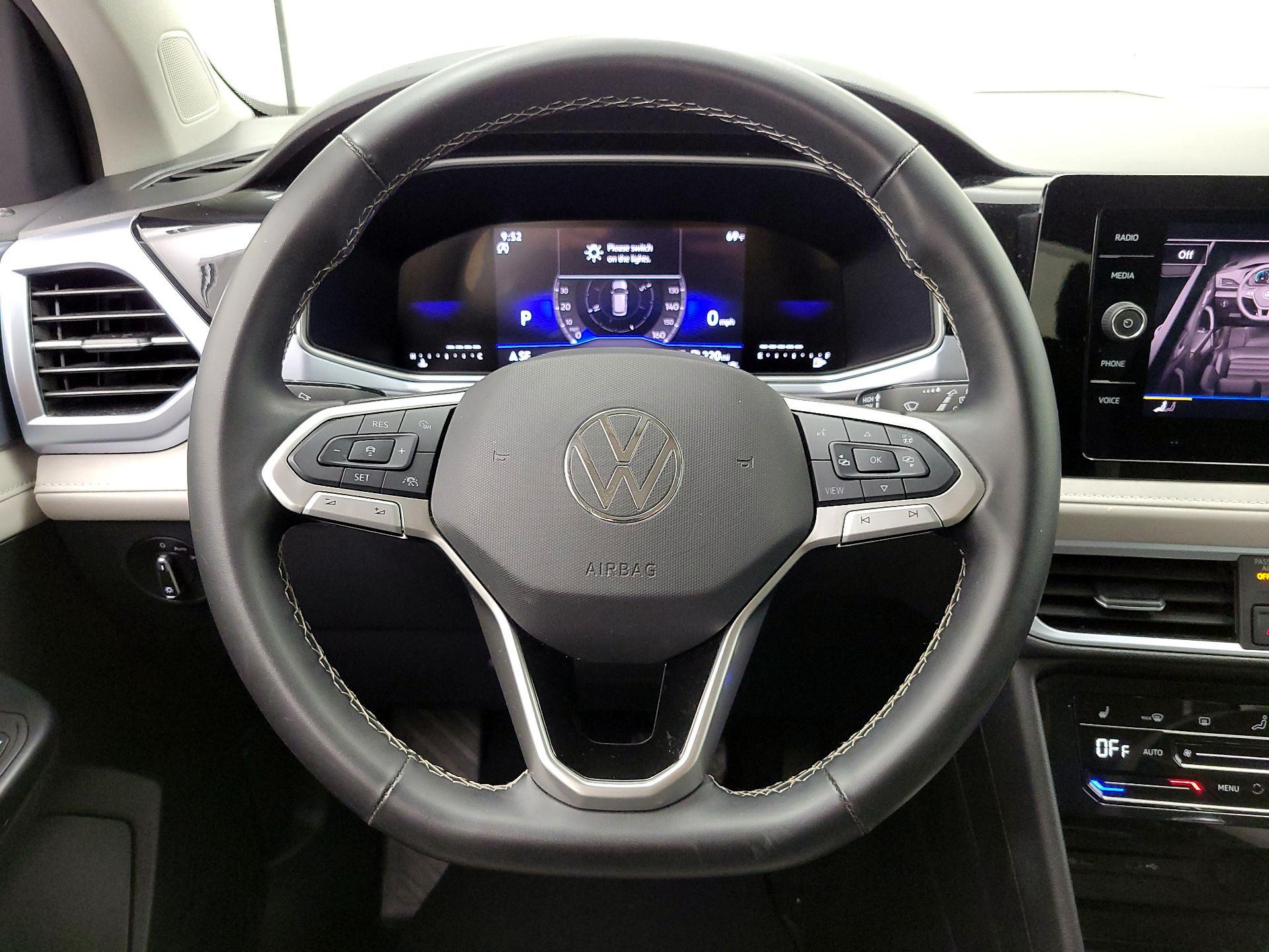 Thumbnail: 2025 Volkswagen Taos - 10