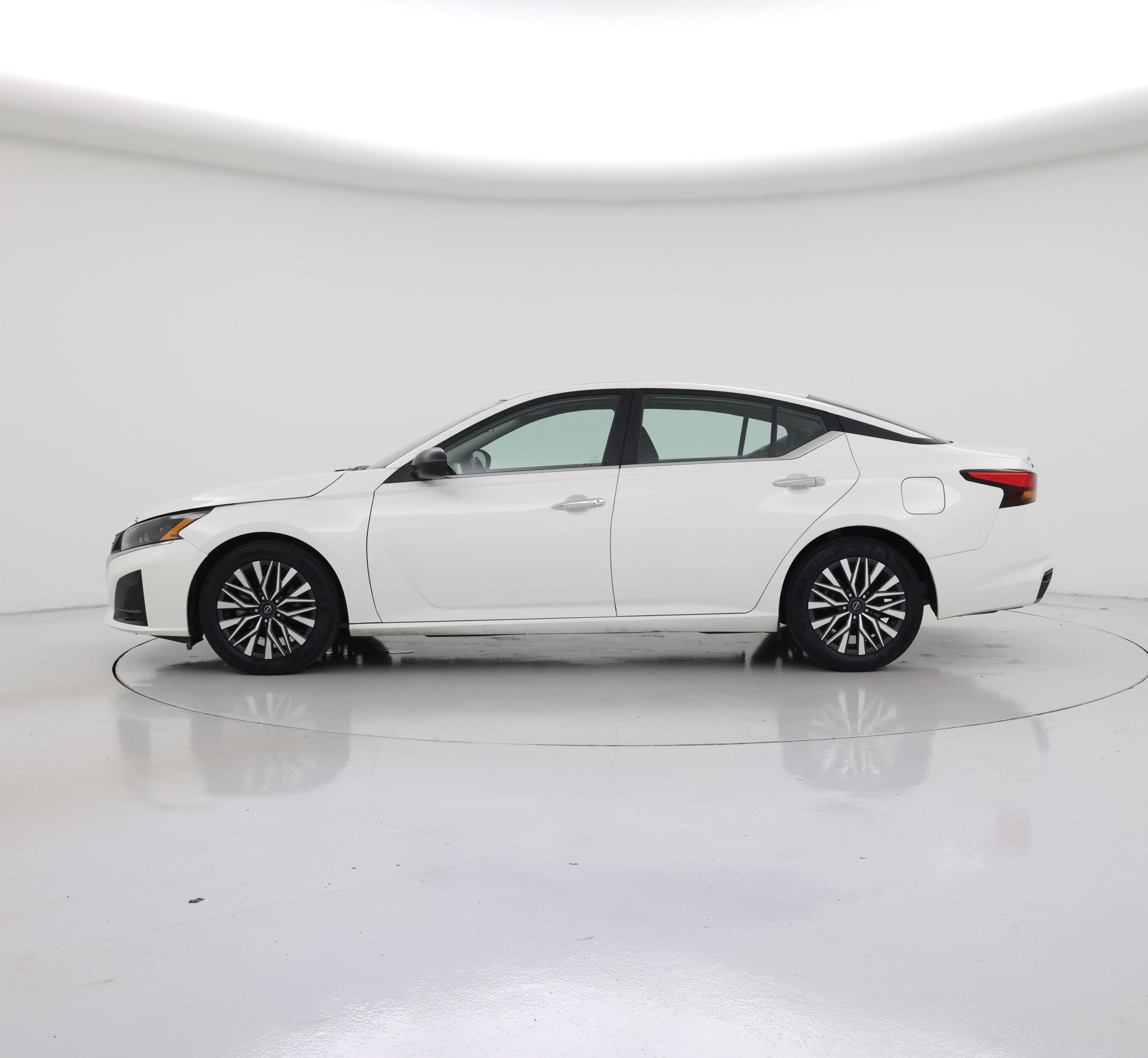 Thumbnail: 2025 Nissan Altima - 3