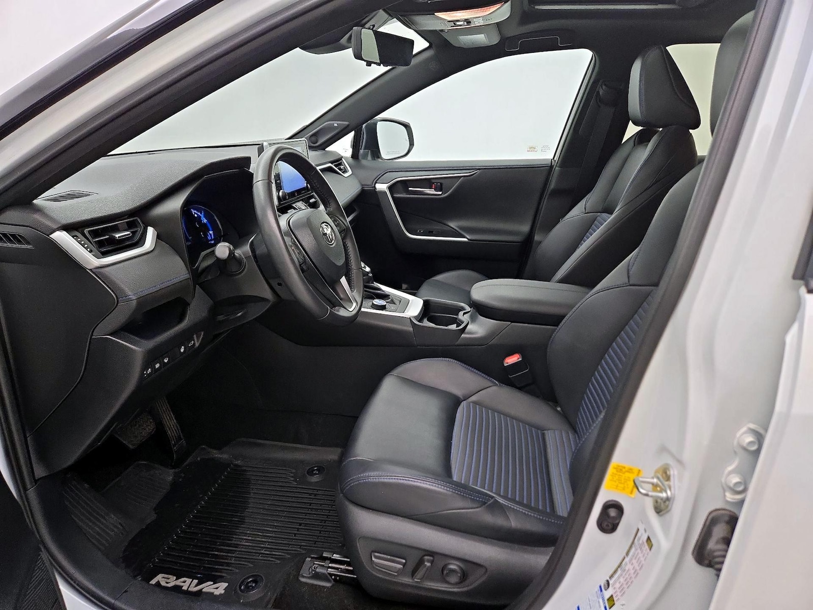 2020 Toyota RAV4 XSE - Photo 12