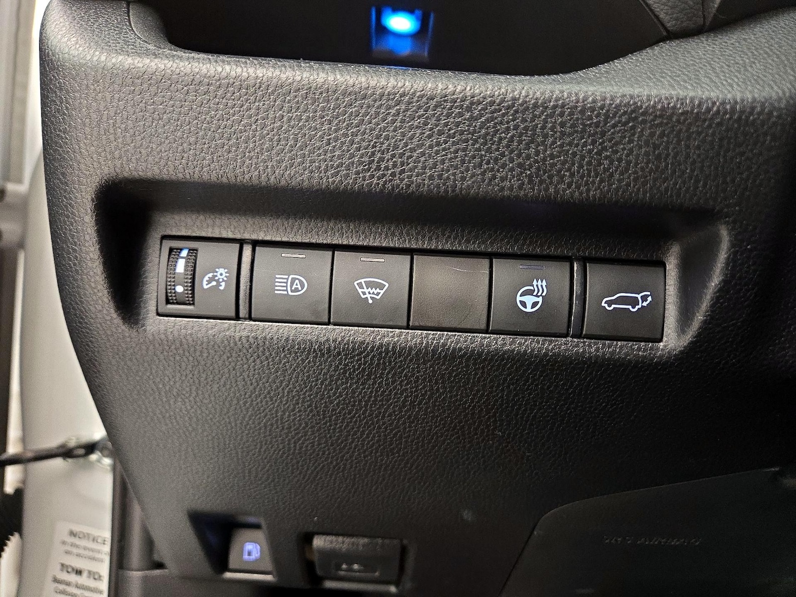 2020 Toyota RAV4 XSE - Photo 14