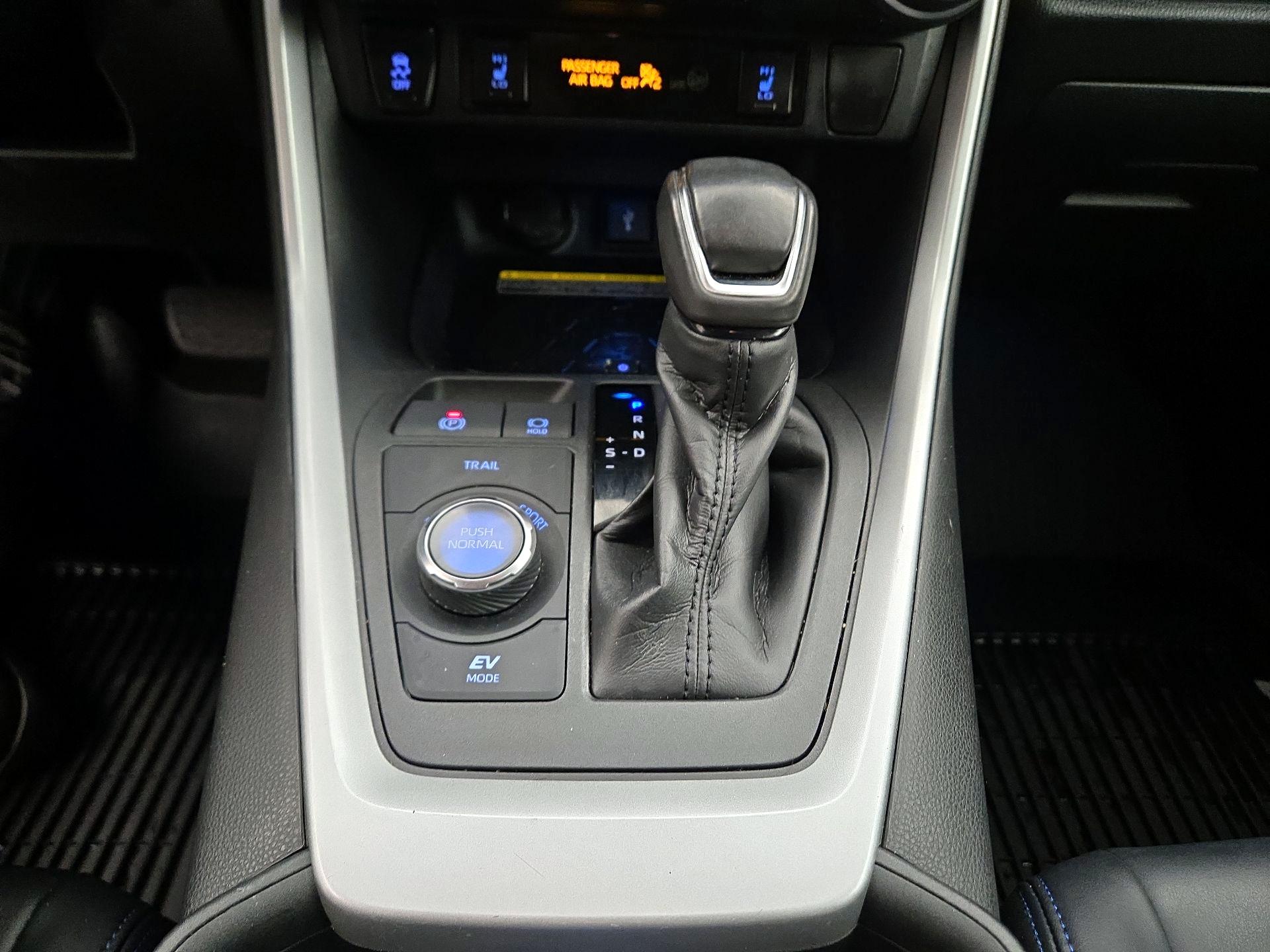Thumbnail: 2020 Toyota RAV4 - 18