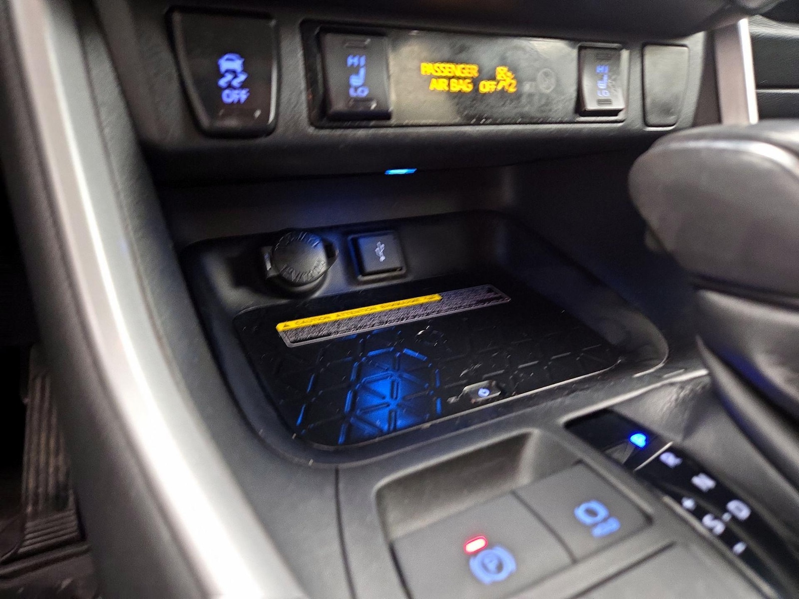 2020 Toyota RAV4 XSE - Photo 20
