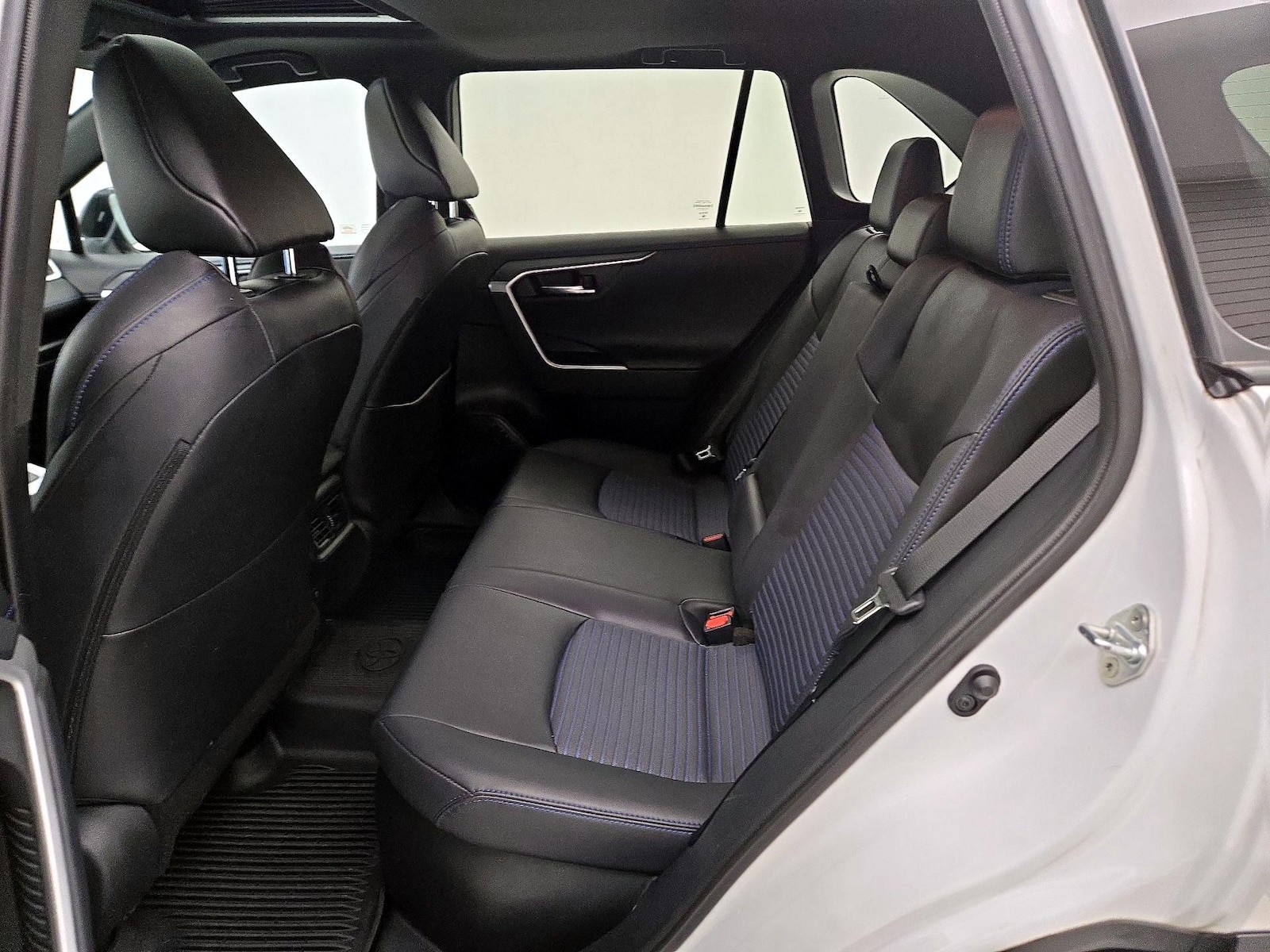 2020 Toyota RAV4 XSE - Photo 22