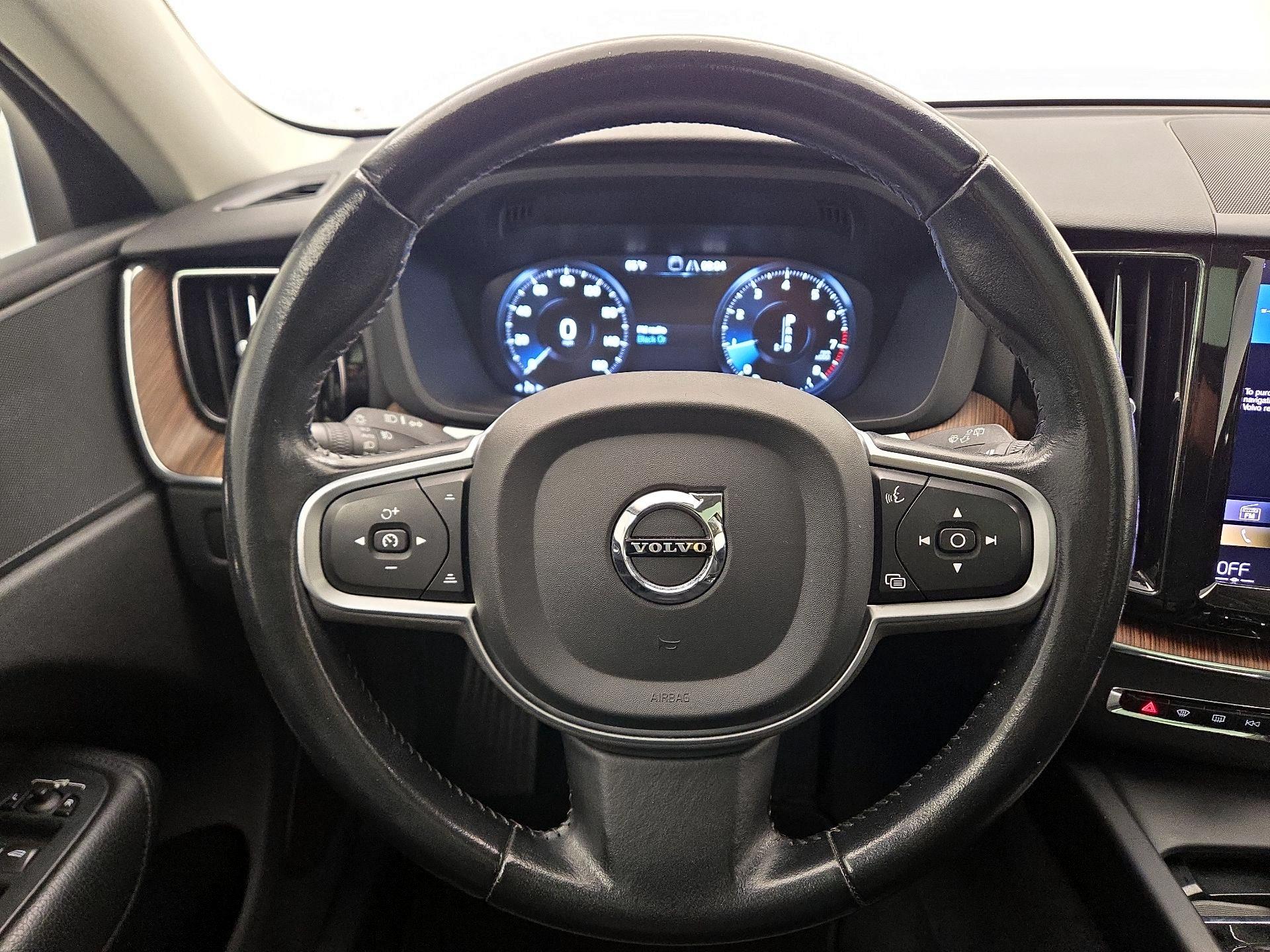 Thumbnail: 2021 Volvo XC60 - 10