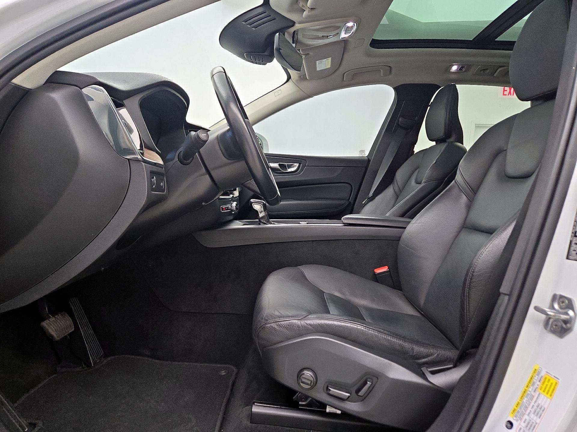 Thumbnail: 2021 Volvo XC60 - 11