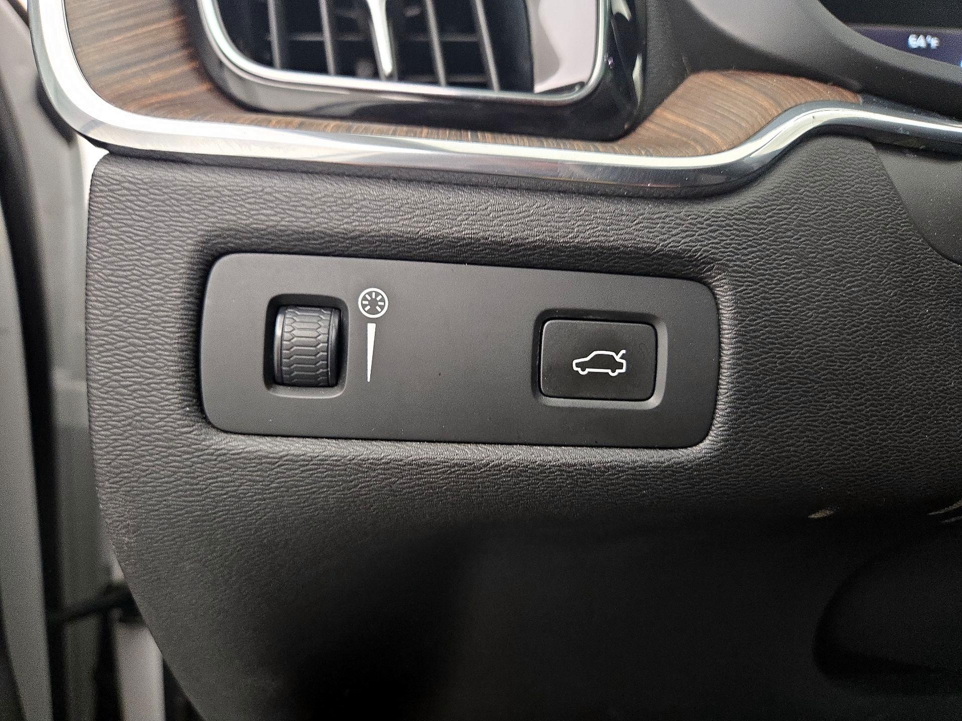 Thumbnail: 2021 Volvo XC60 - 13