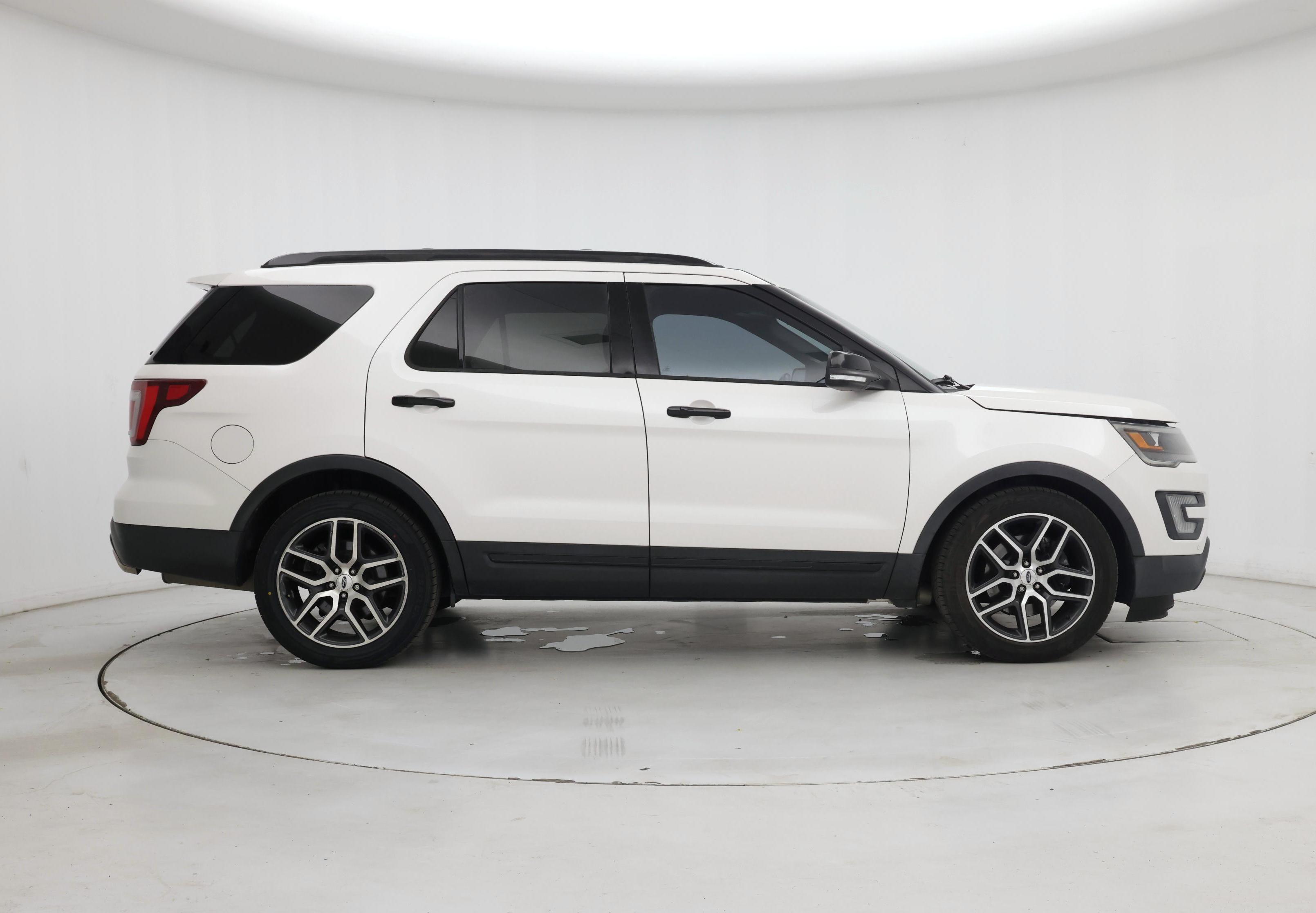 Thumbnail: 2017 Ford Explorer - 7
